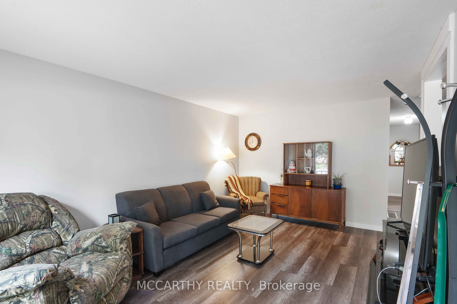 433 First Ave E Property Photo 32