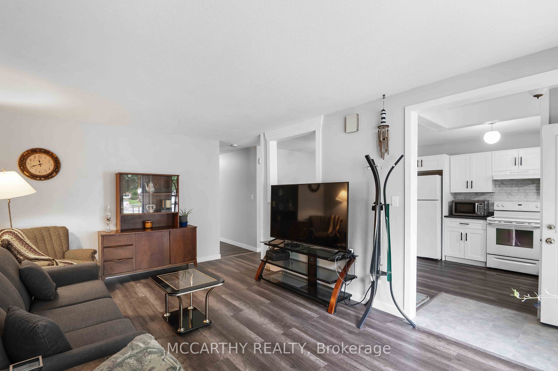 433 First Ave E Property Photo 33