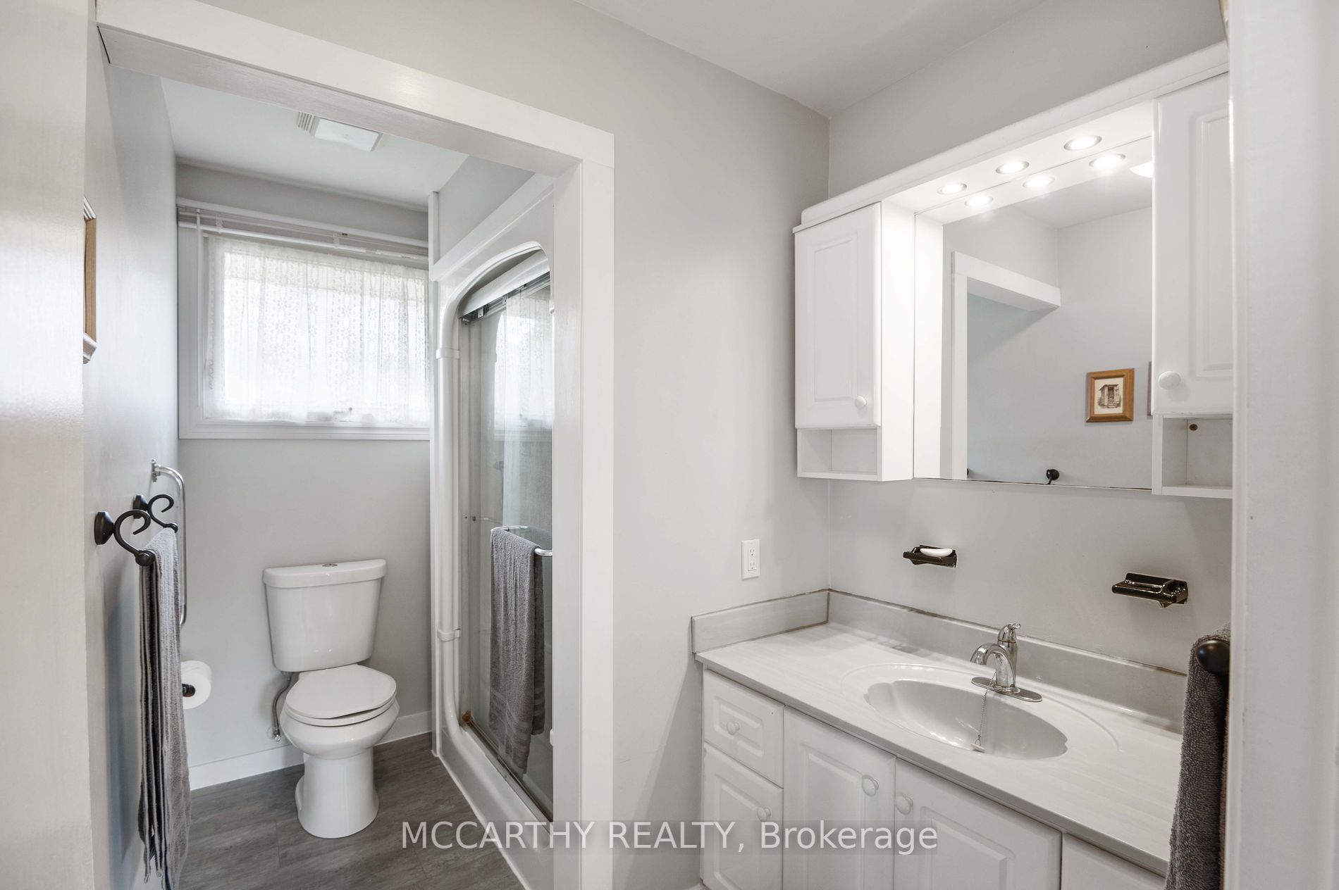433 First Ave E Property Photo 36