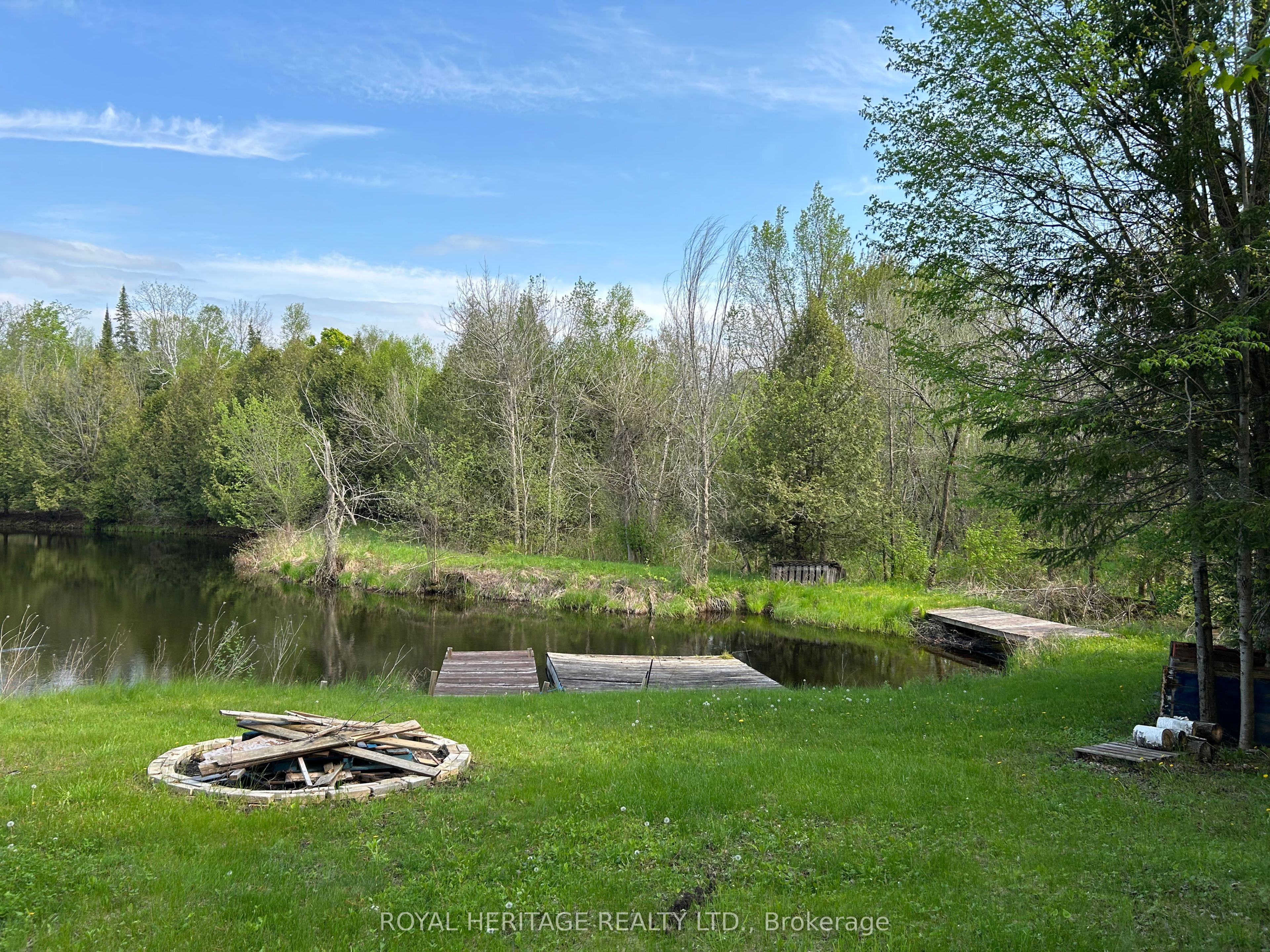 810 4th Line Property Photo 8