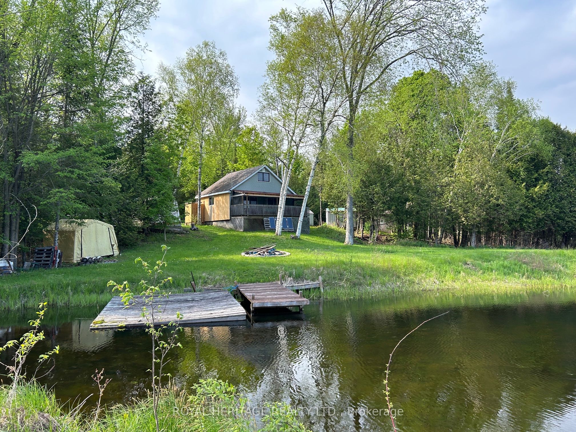 810 4th Line Property Photo 9