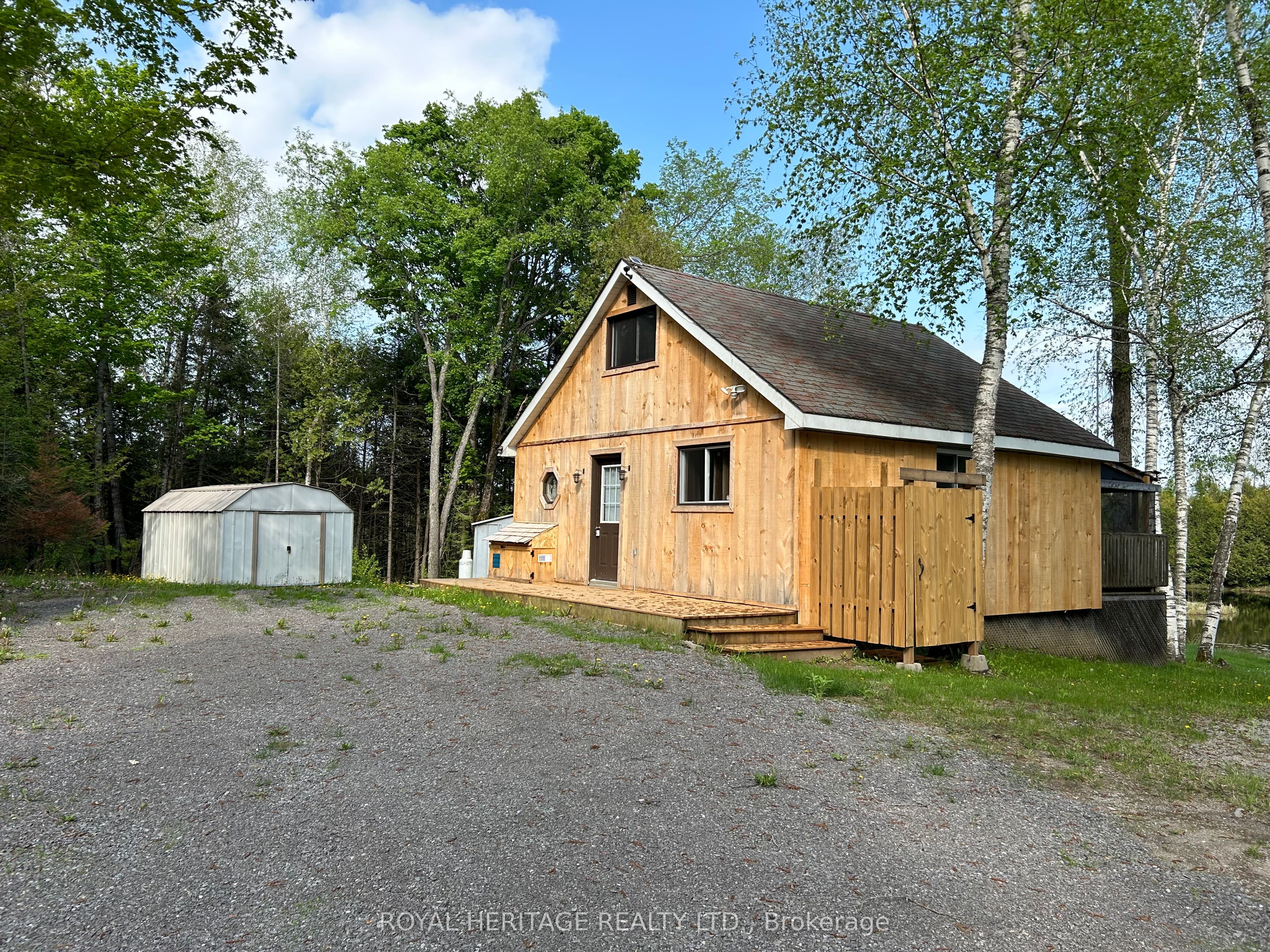 810 4th Line Property Photo 12