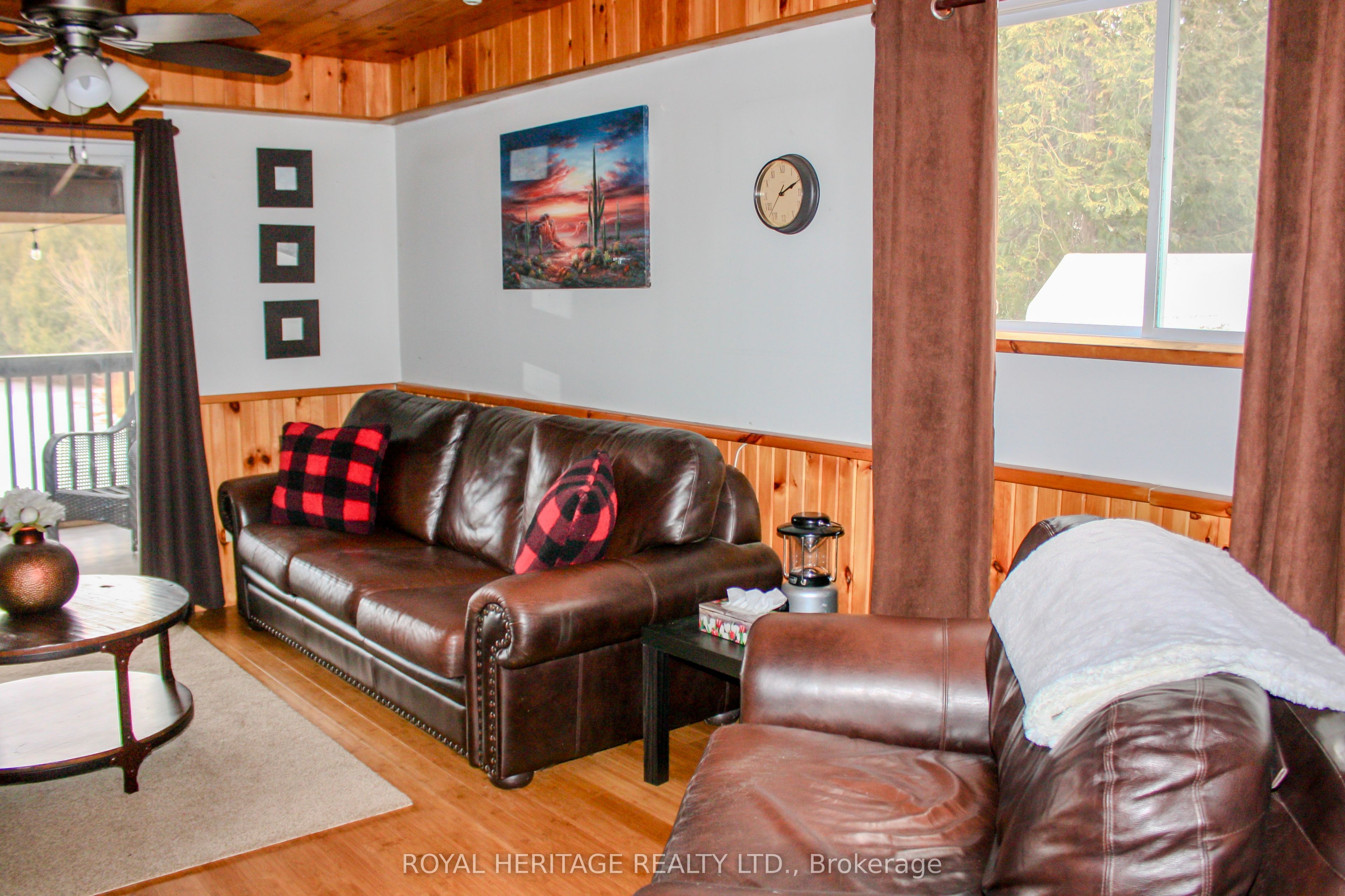 810 4th Line Property Photo 17