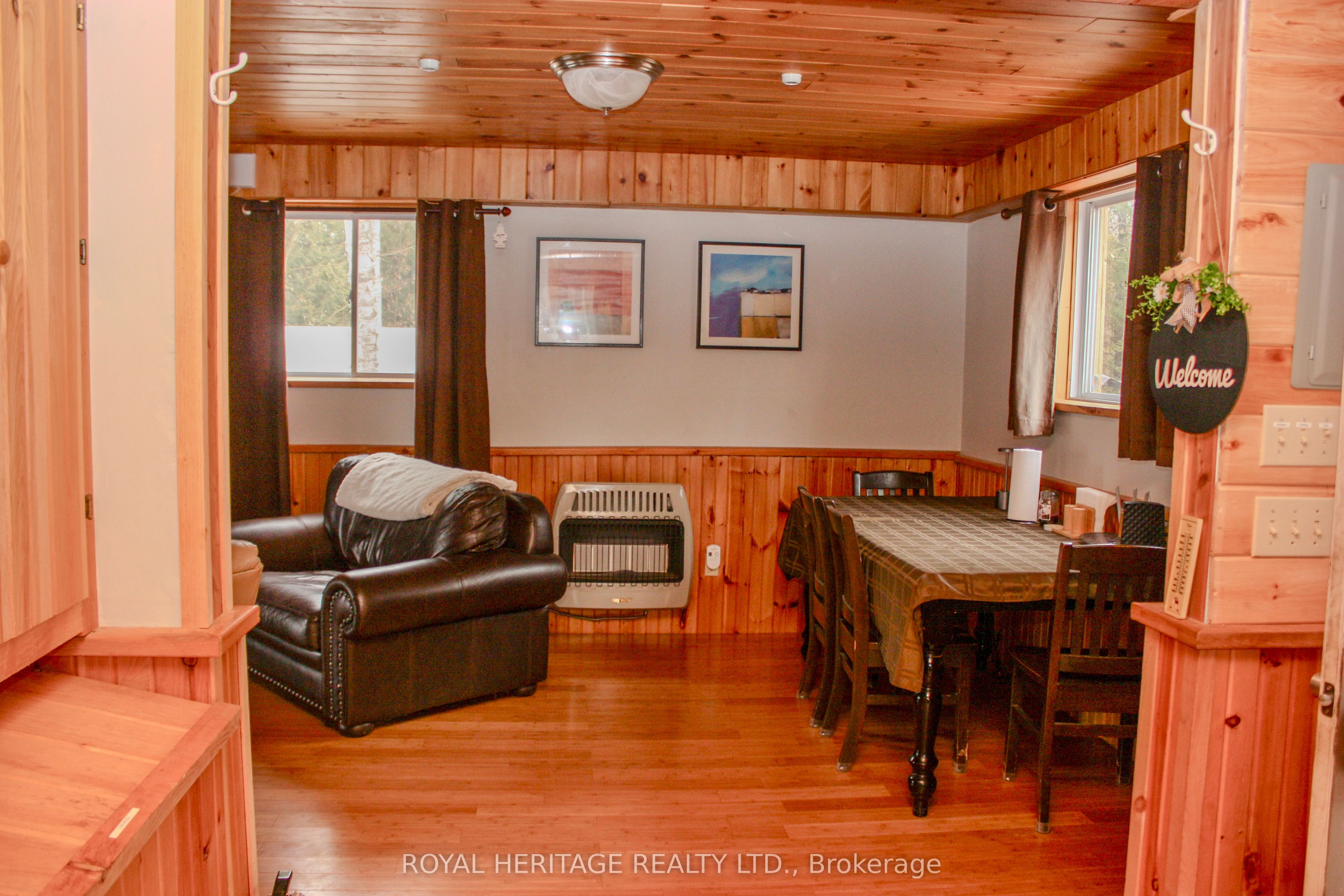 810 4th Line Property Photo 22