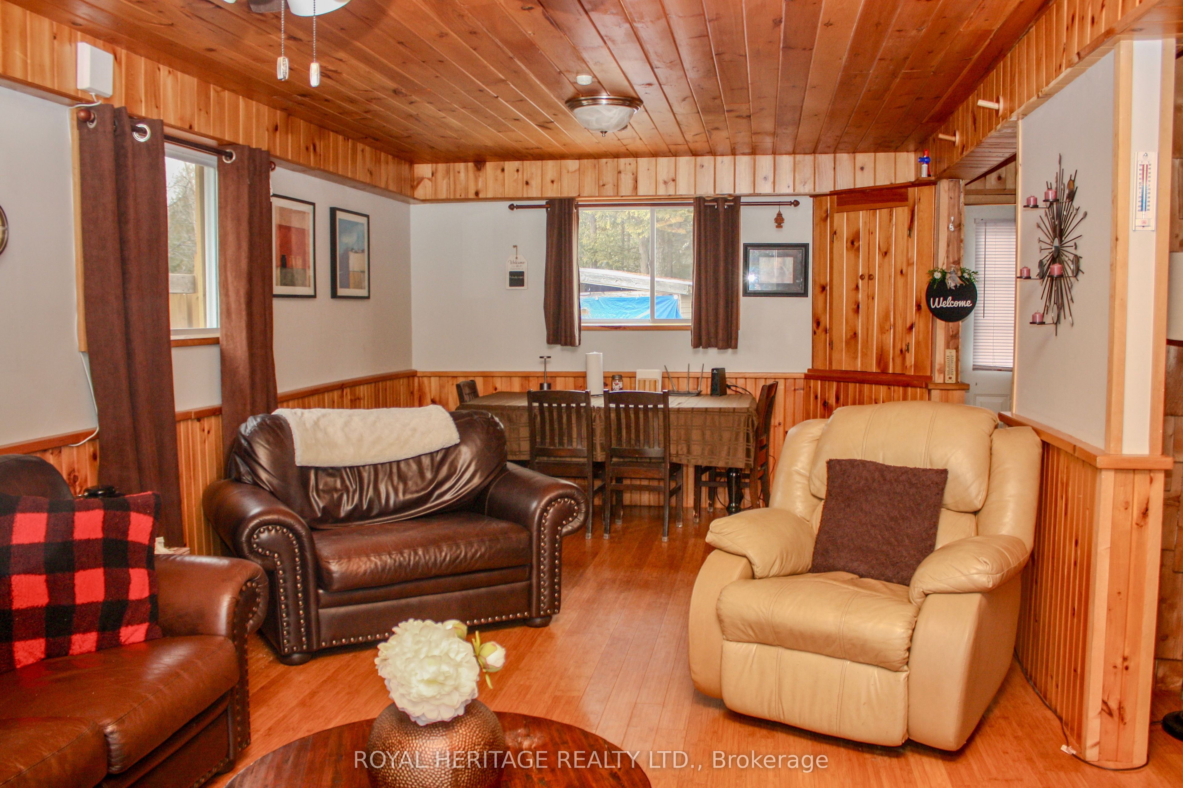 810 4th Line Property Photo 23