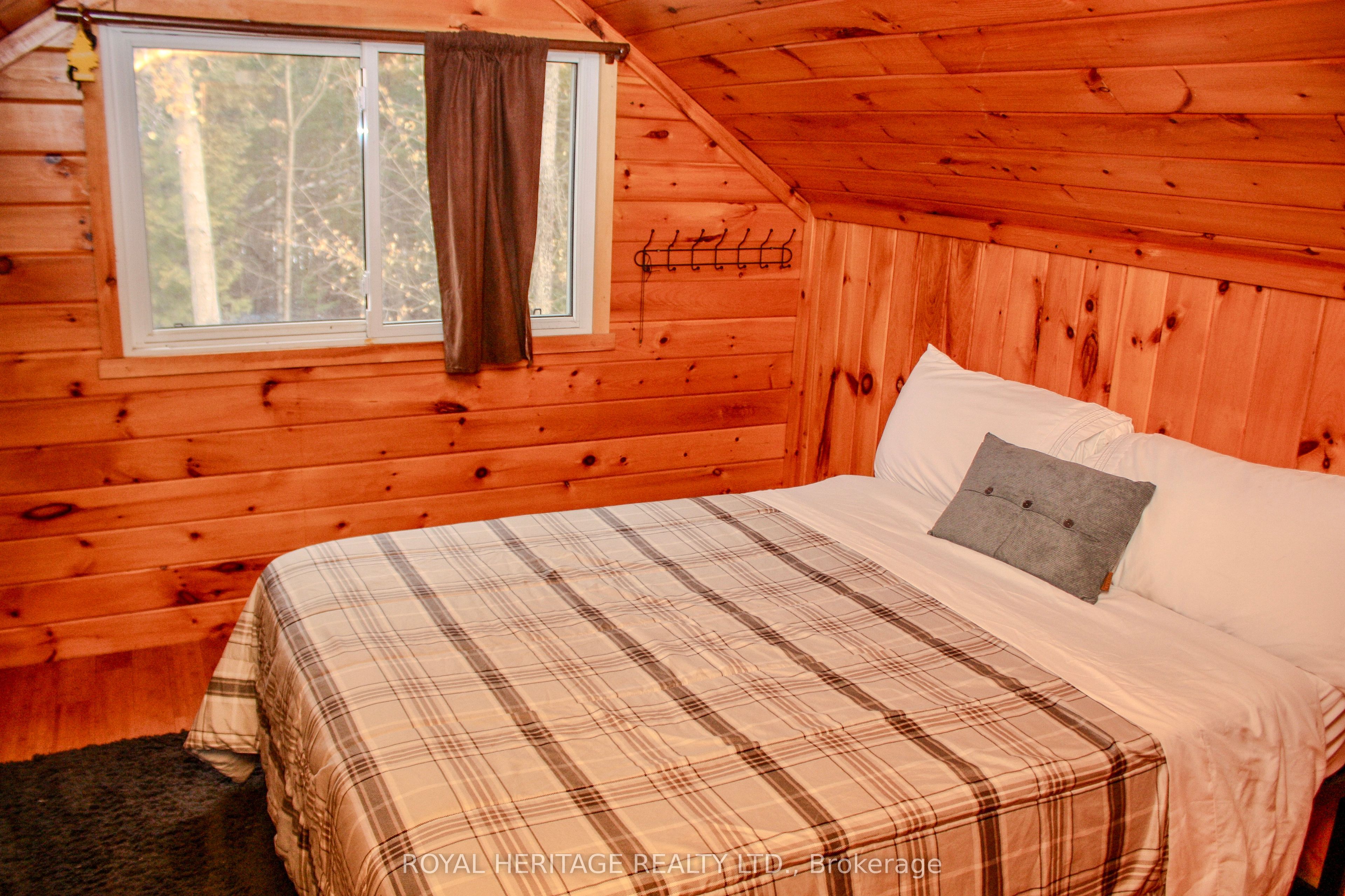 810 4th Line Property Photo 25