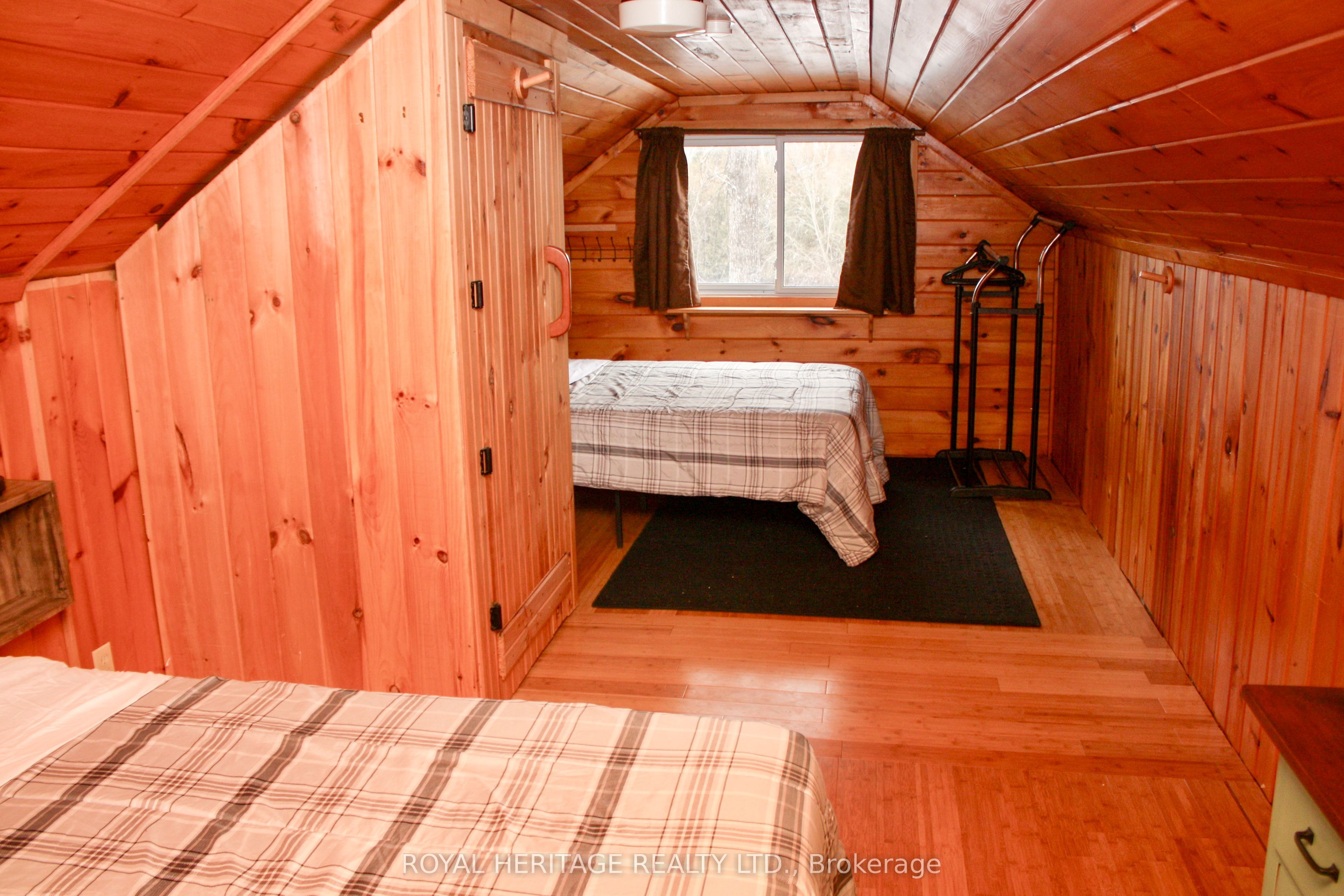 810 4th Line Property Photo 26