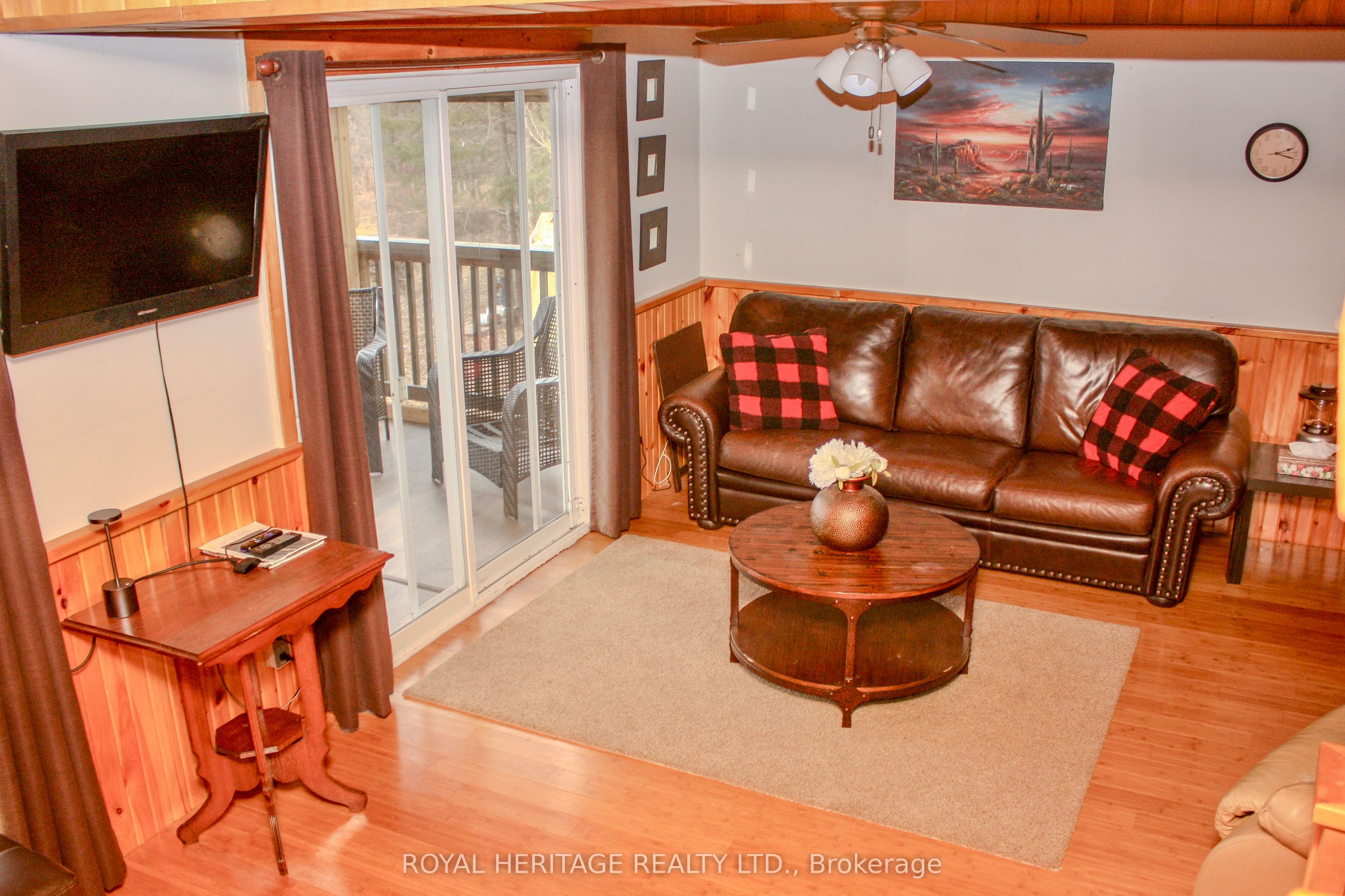 810 4th Line Property Photo 27