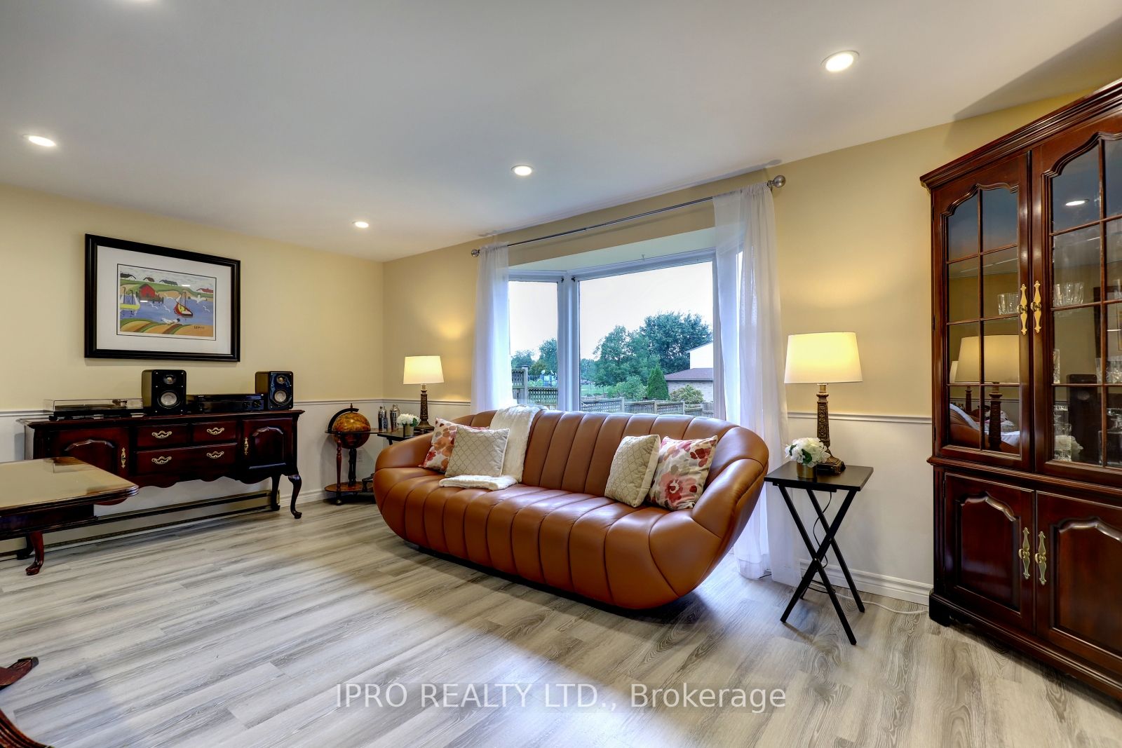 228 Rosebank Pl Property Photo 2