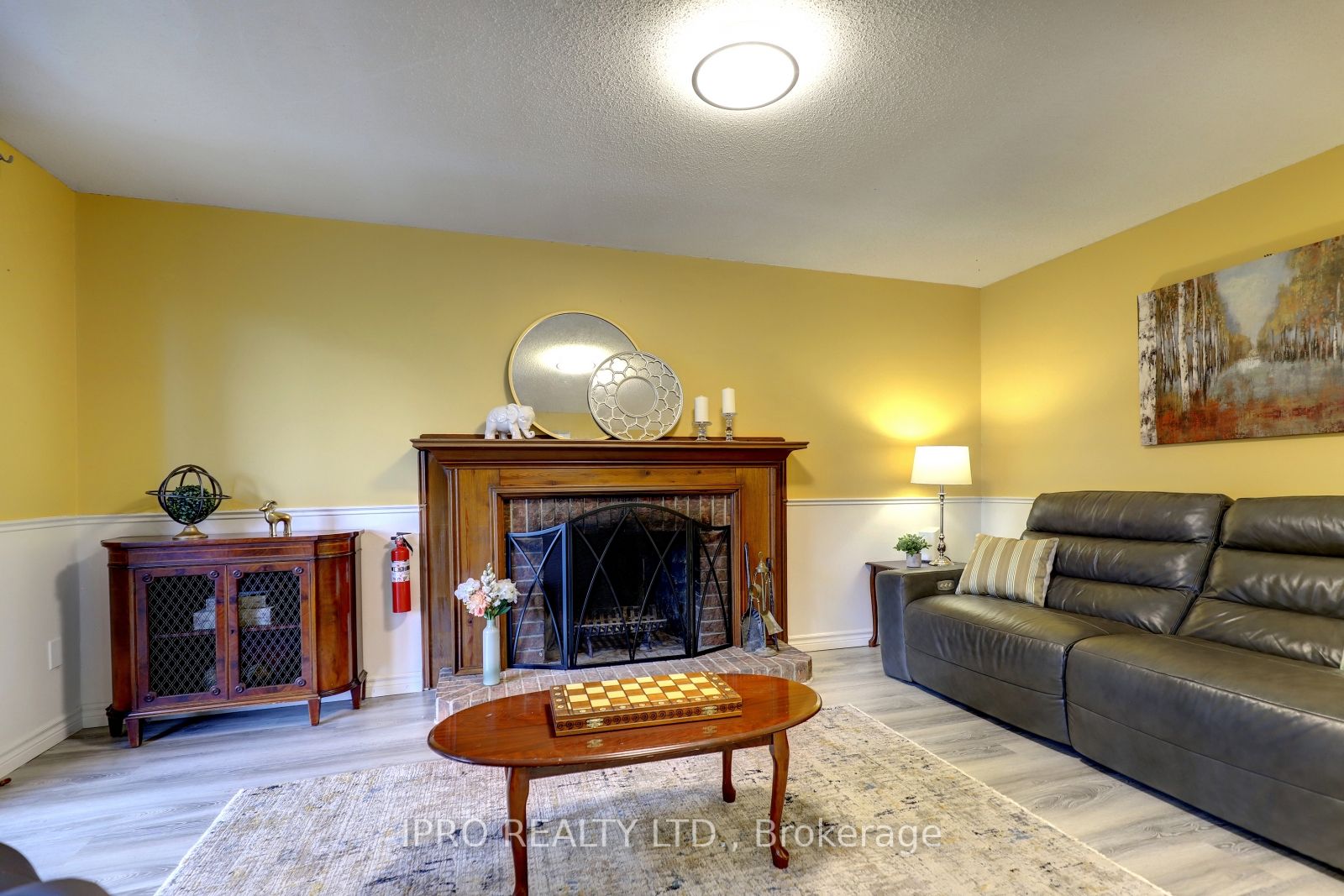 228 Rosebank Pl Property Photo 4