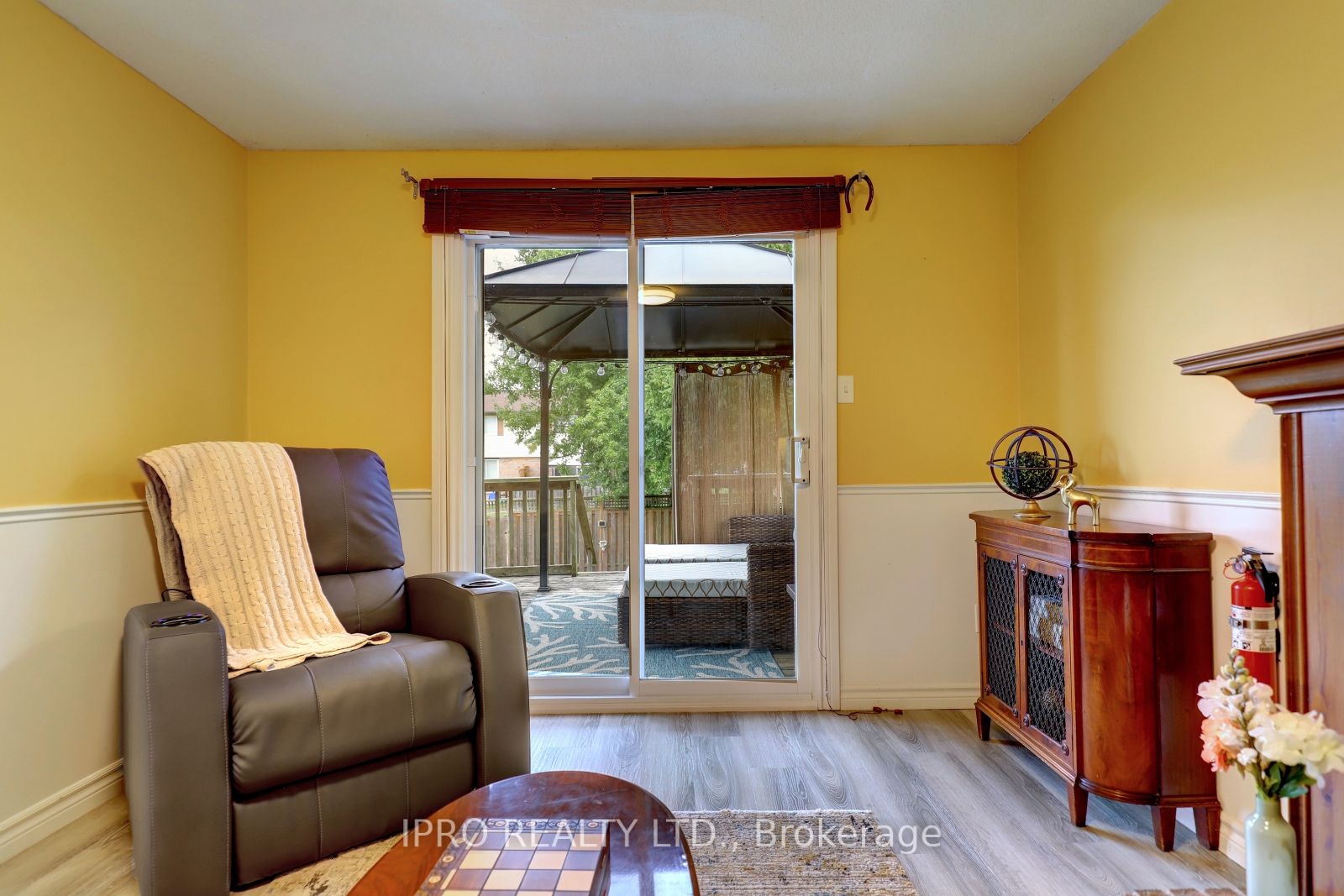 228 Rosebank Pl Property Photo 5