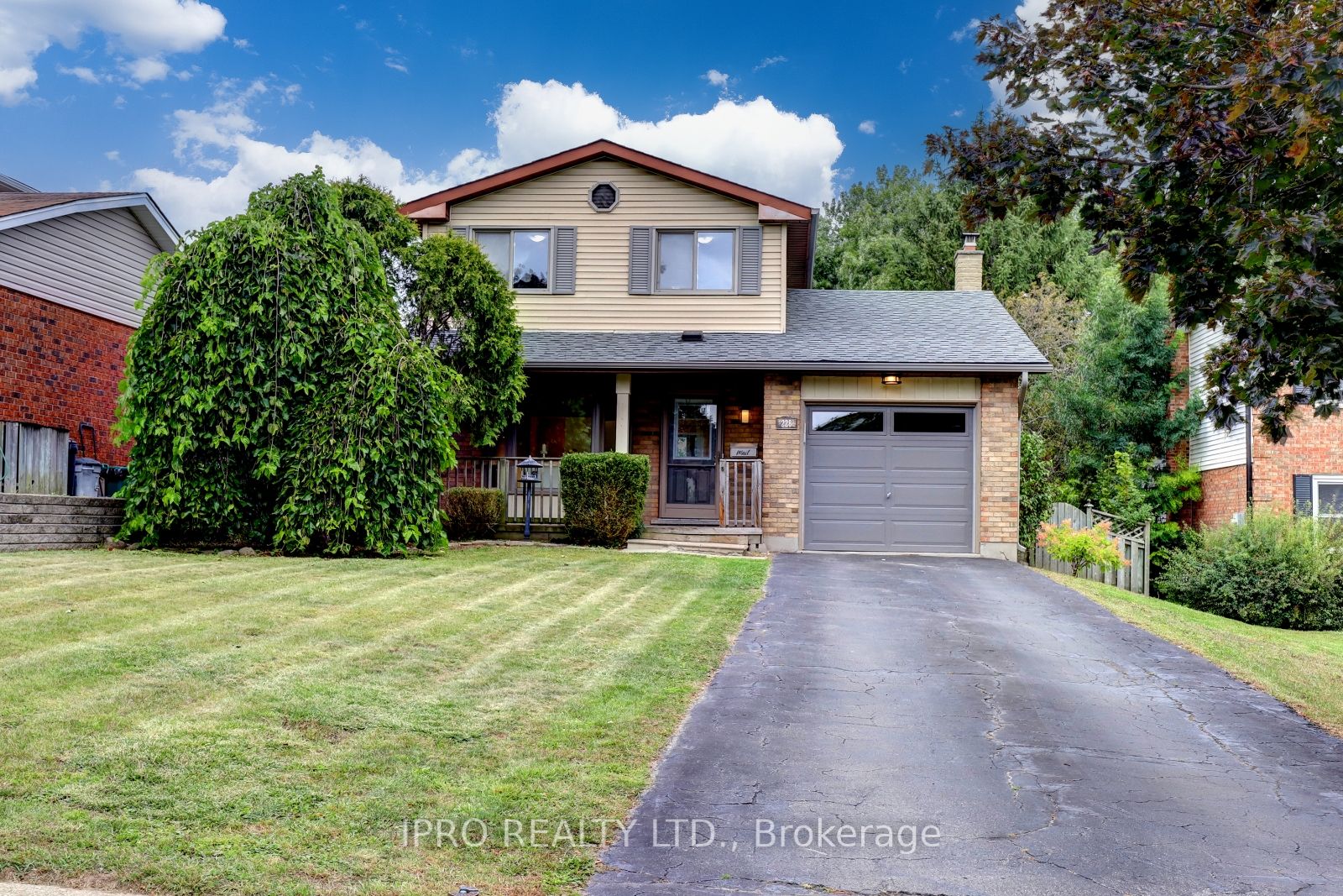 228 Rosebank Pl Property Photo 12