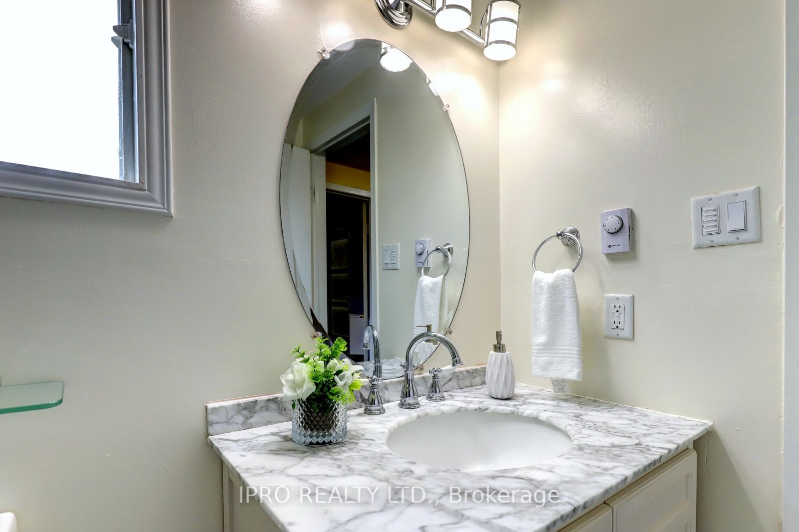 228 Rosebank Pl Property Photo 14