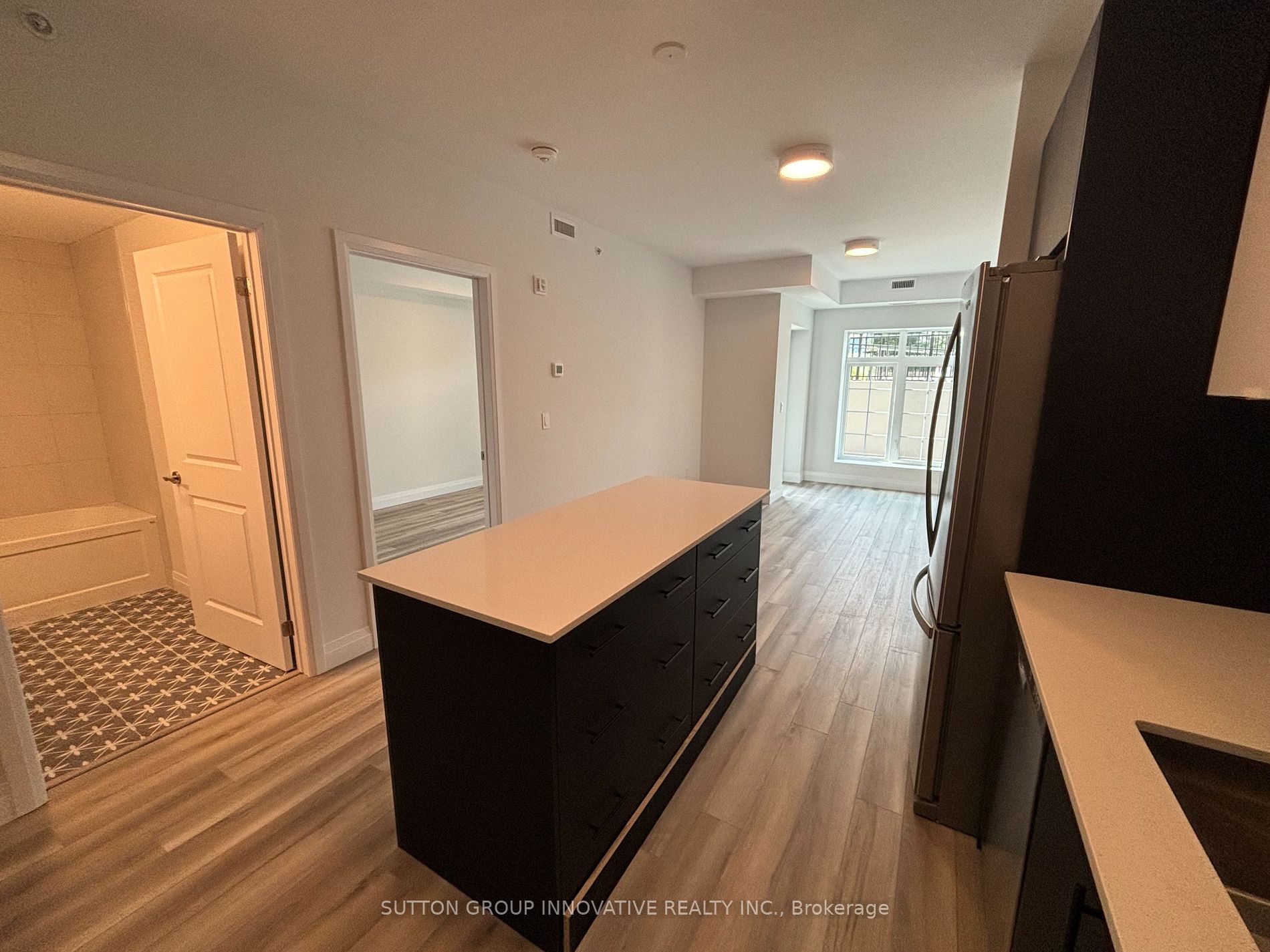 153 Wilson St W 105 Property Photo 3