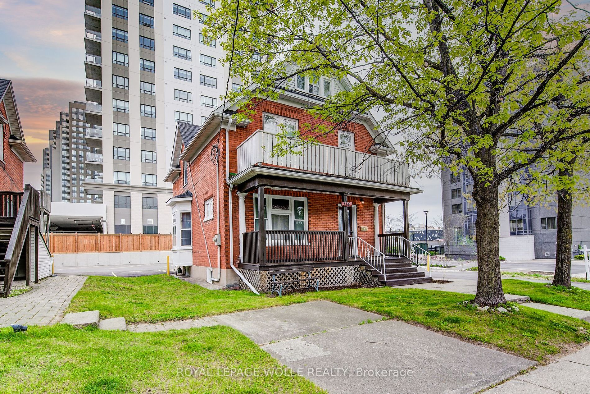 114 Erb St W Property Photo 1