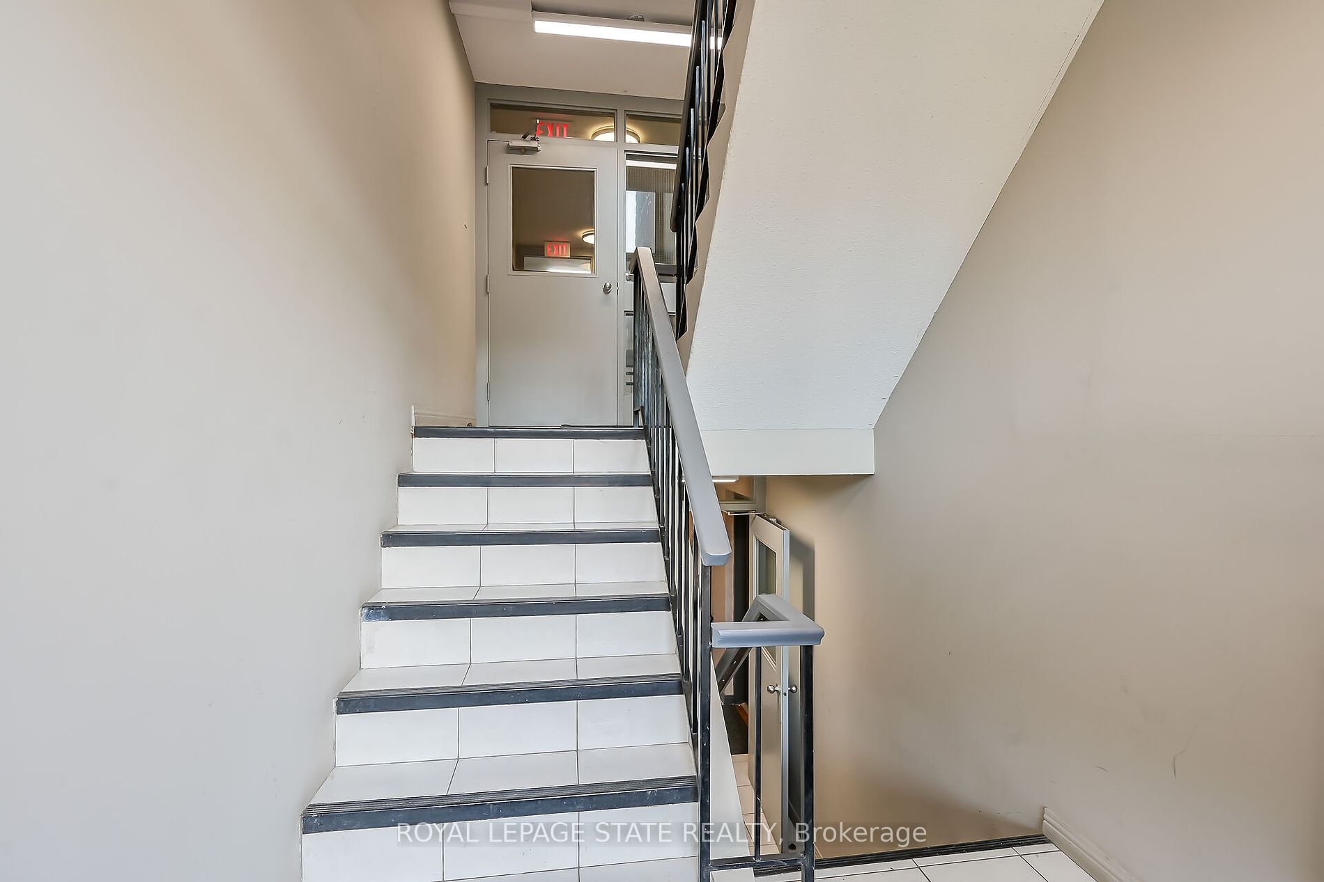 482 James St N 203 Property Photo 2