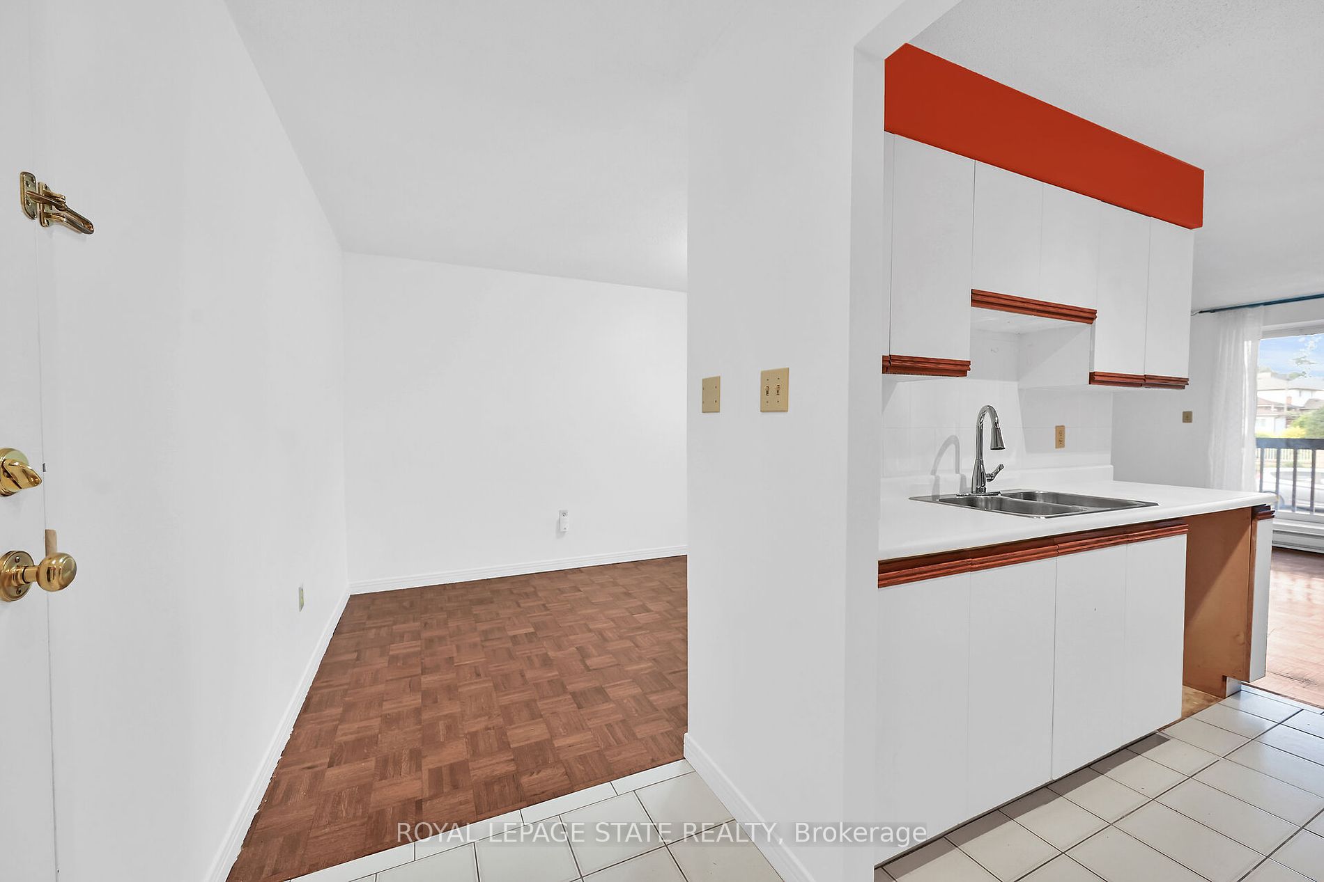 482 James St N 203 Property Photo 11