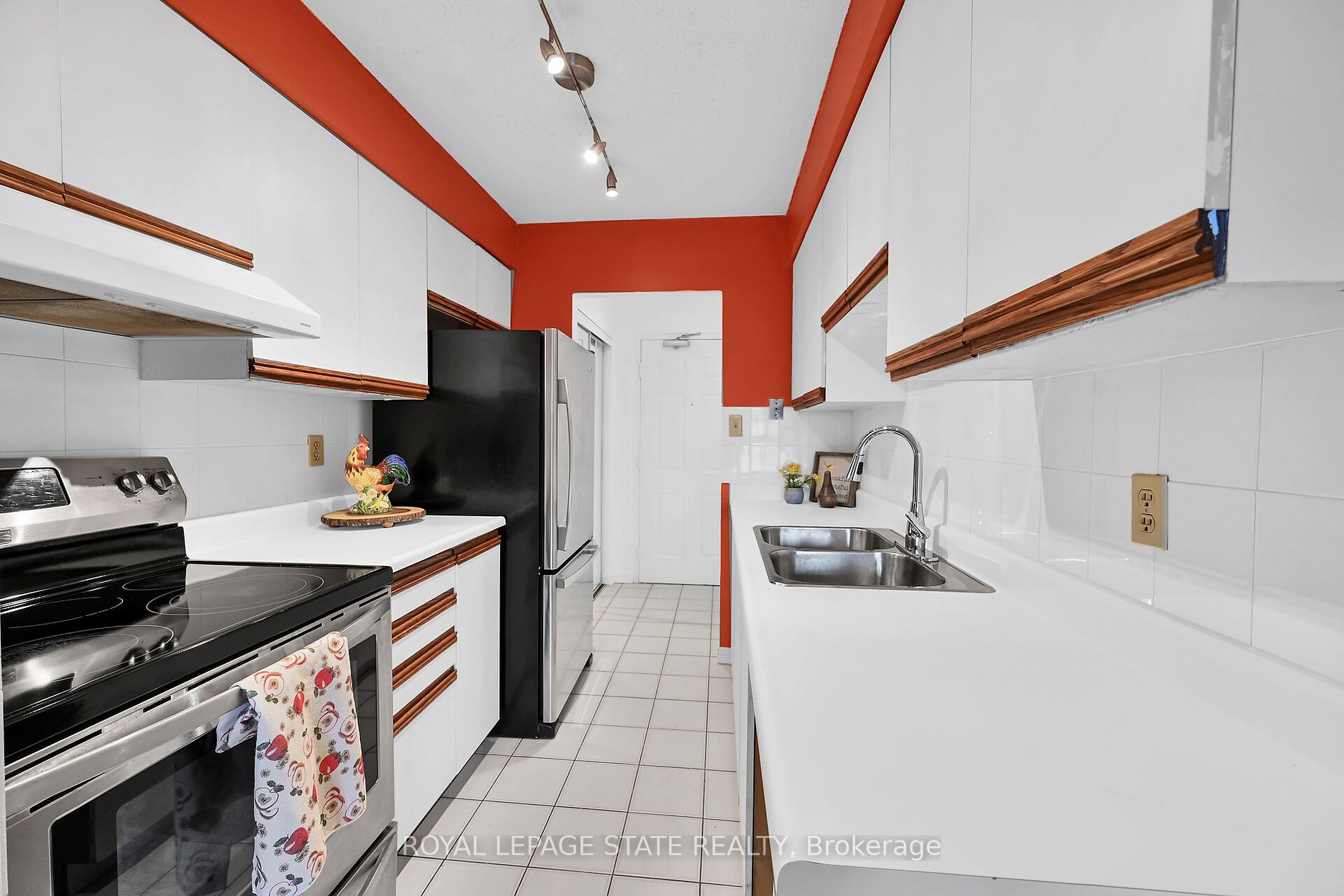 482 James St N 203 Property Photo 16