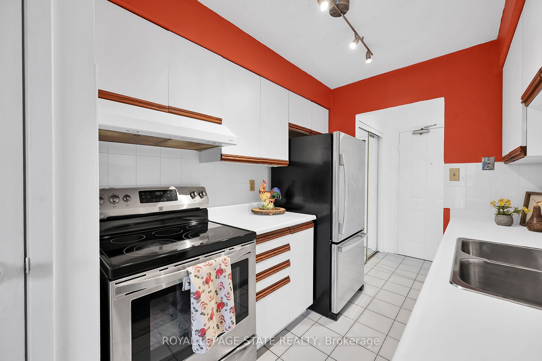 482 James St N 203 Property Photo 17