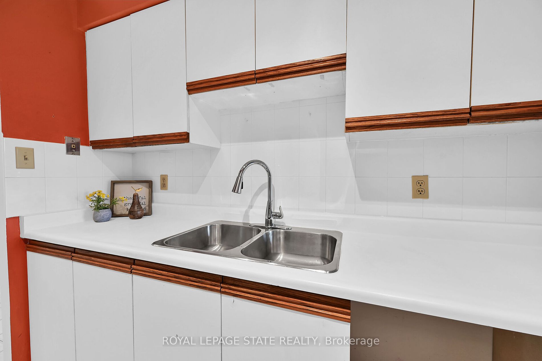 482 James St N 203 Property Photo 18