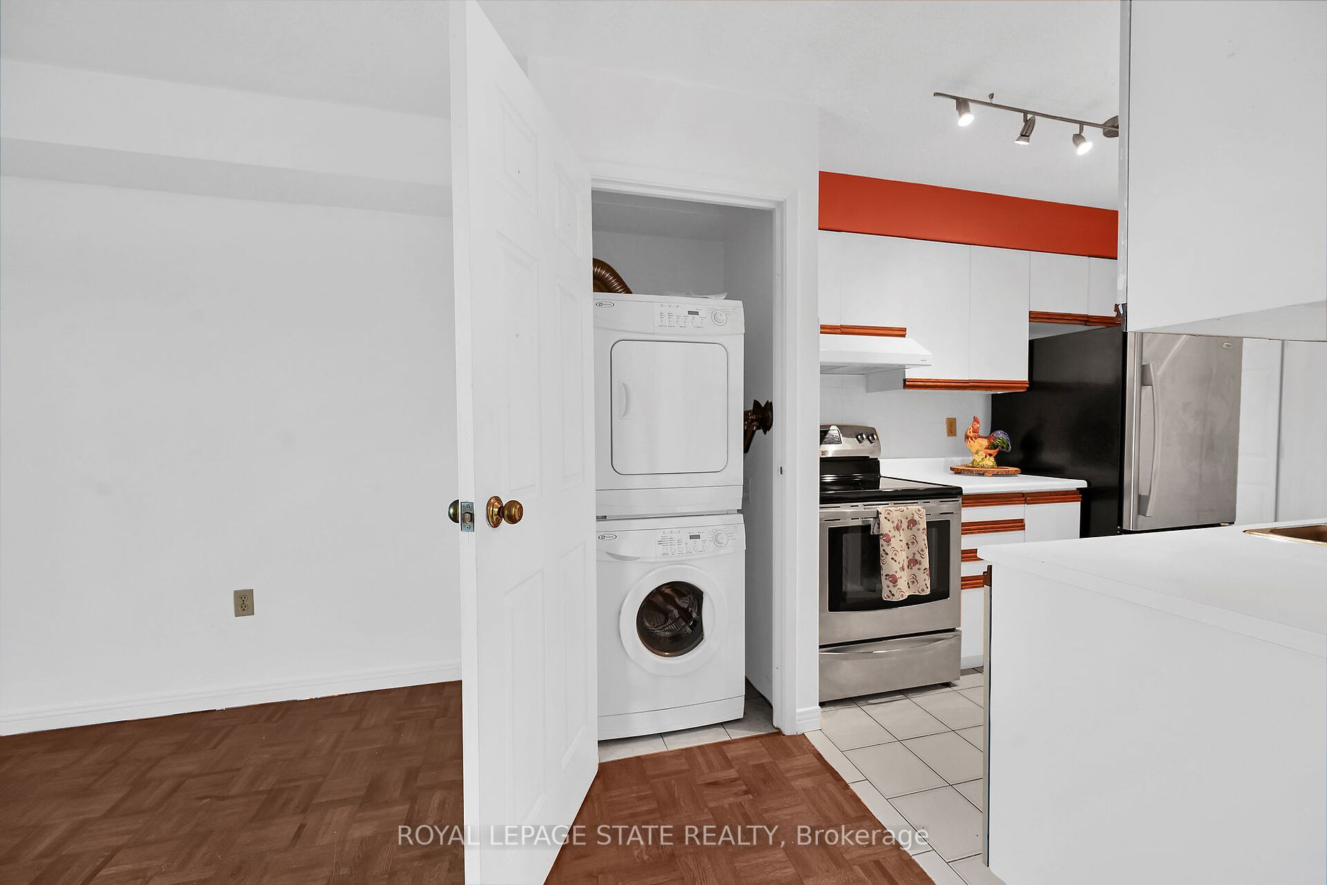482 James St N 203 Property Photo 19
