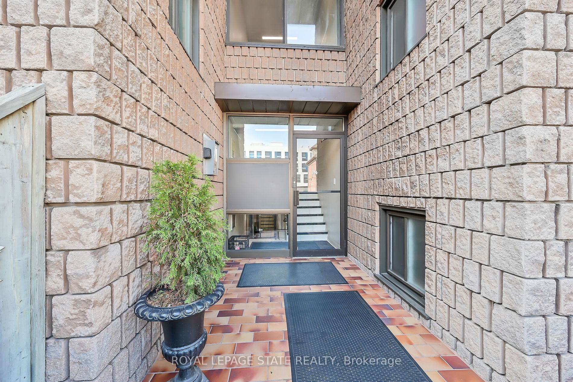 482 James St N 203 Property Photo 27