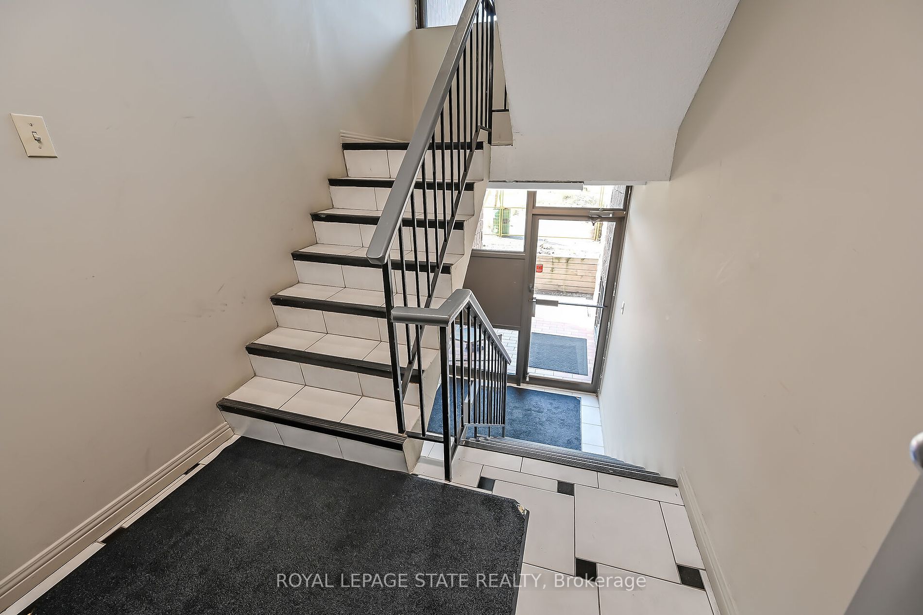 482 James St N 203 Property Photo 40