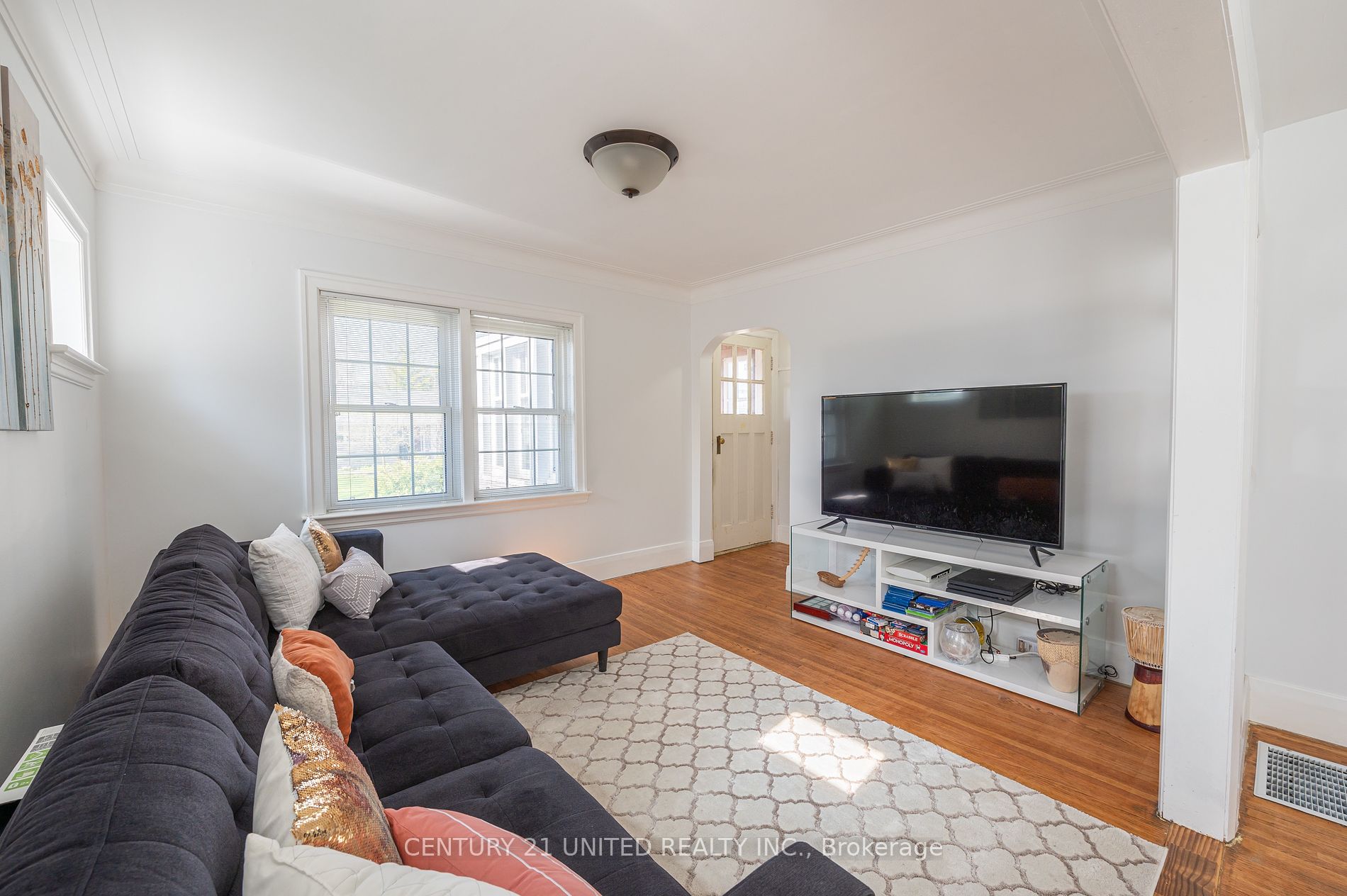 741 Third Ave Property Photo 3