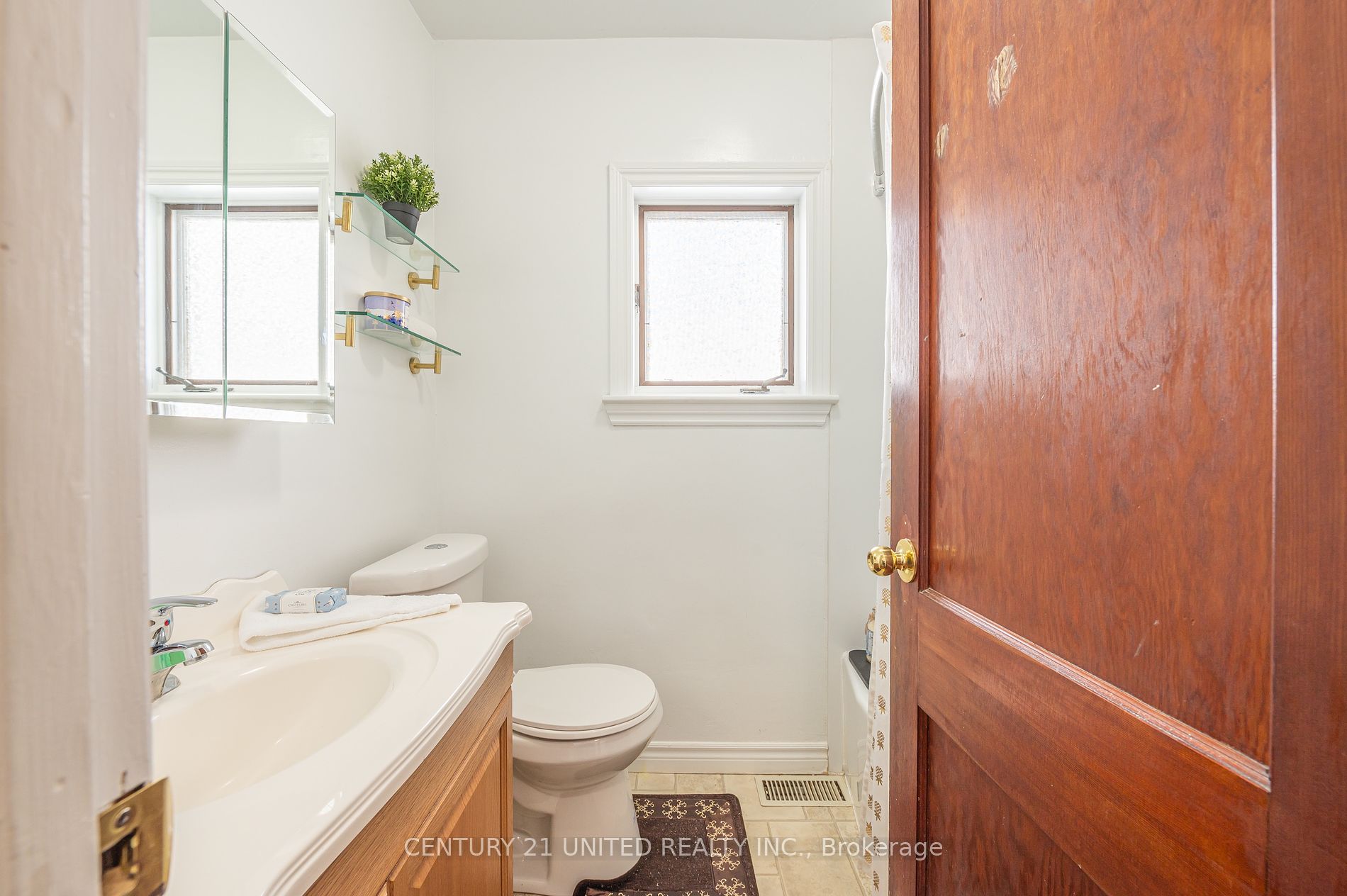 741 Third Ave Property Photo 6