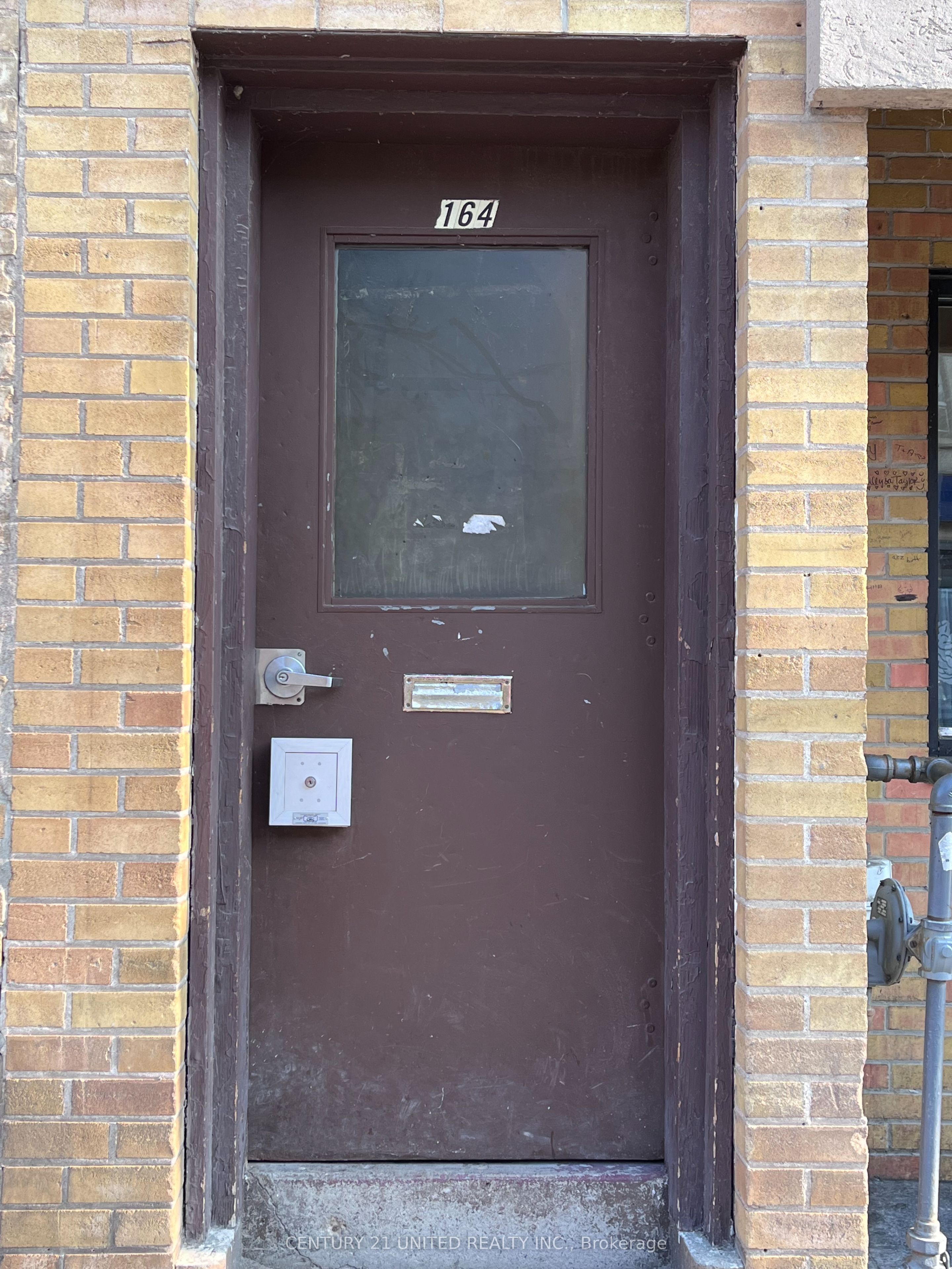 #6 - 164 Charlotte Street Property Photo 2
