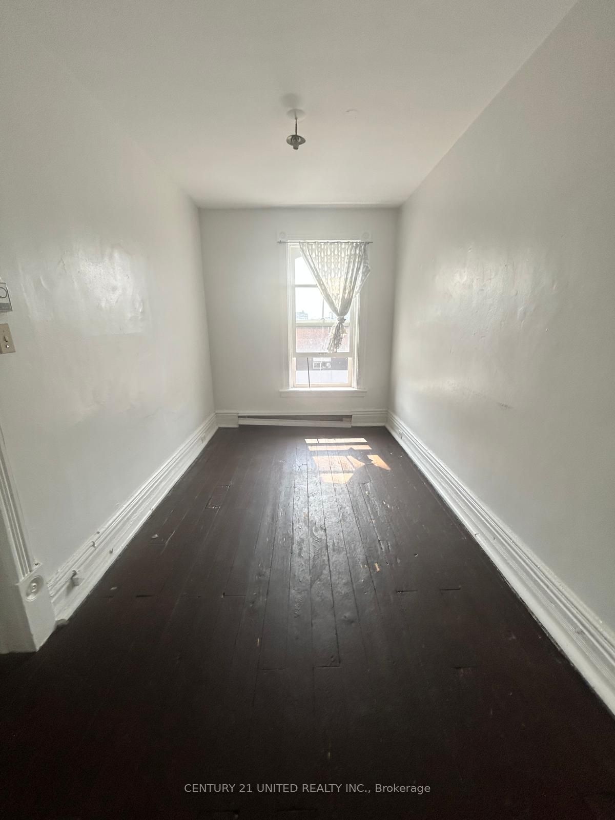 #6 - 164 Charlotte Street Property Photo 5