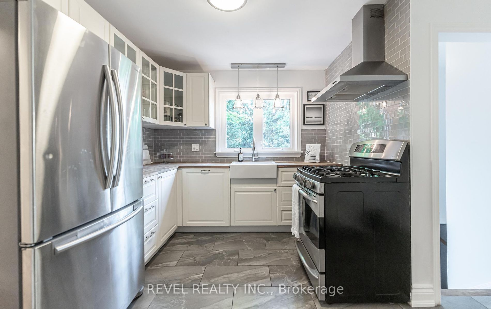 31 Academy St Property Photo 4