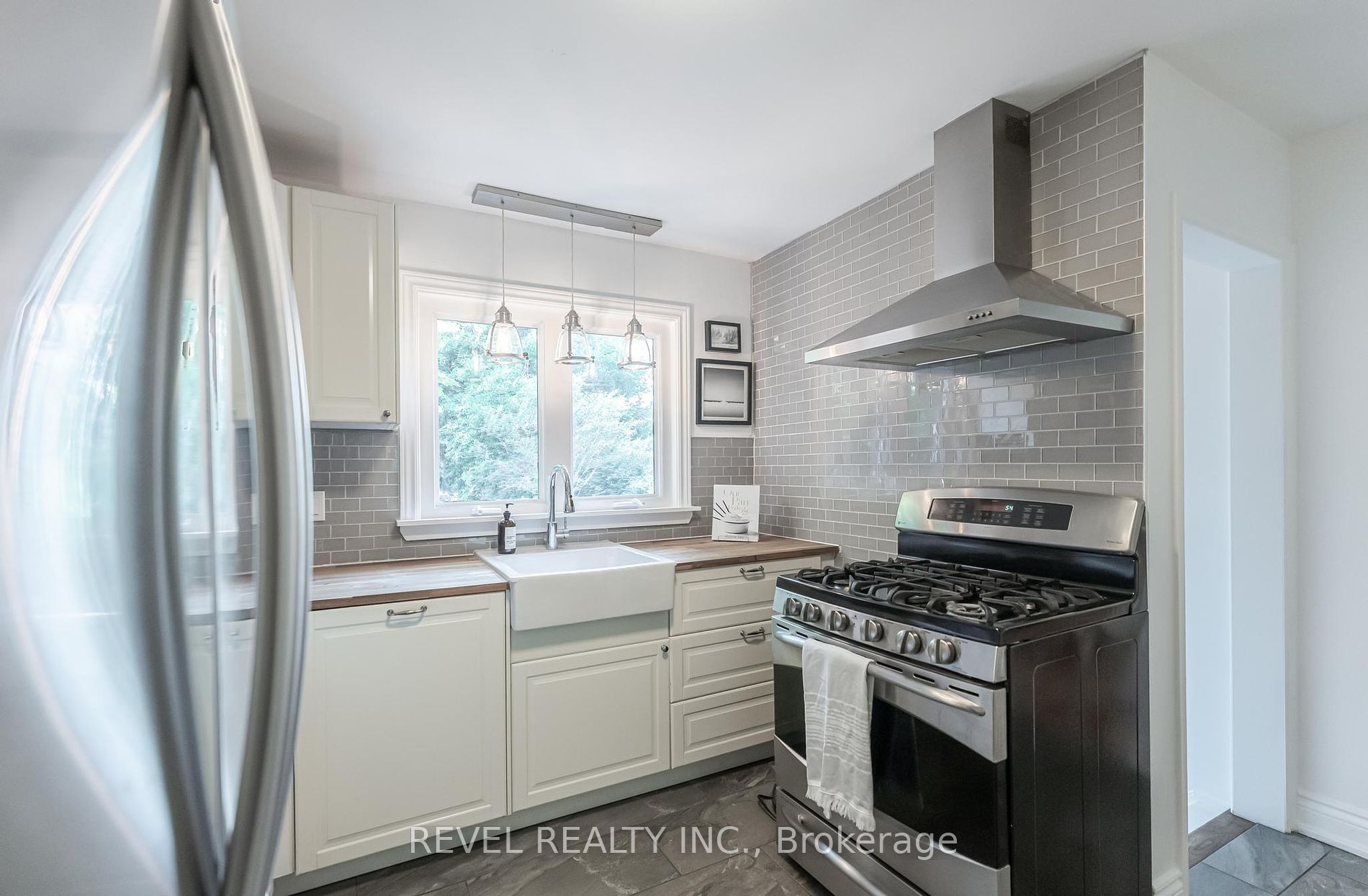 31 Academy St Property Photo 6