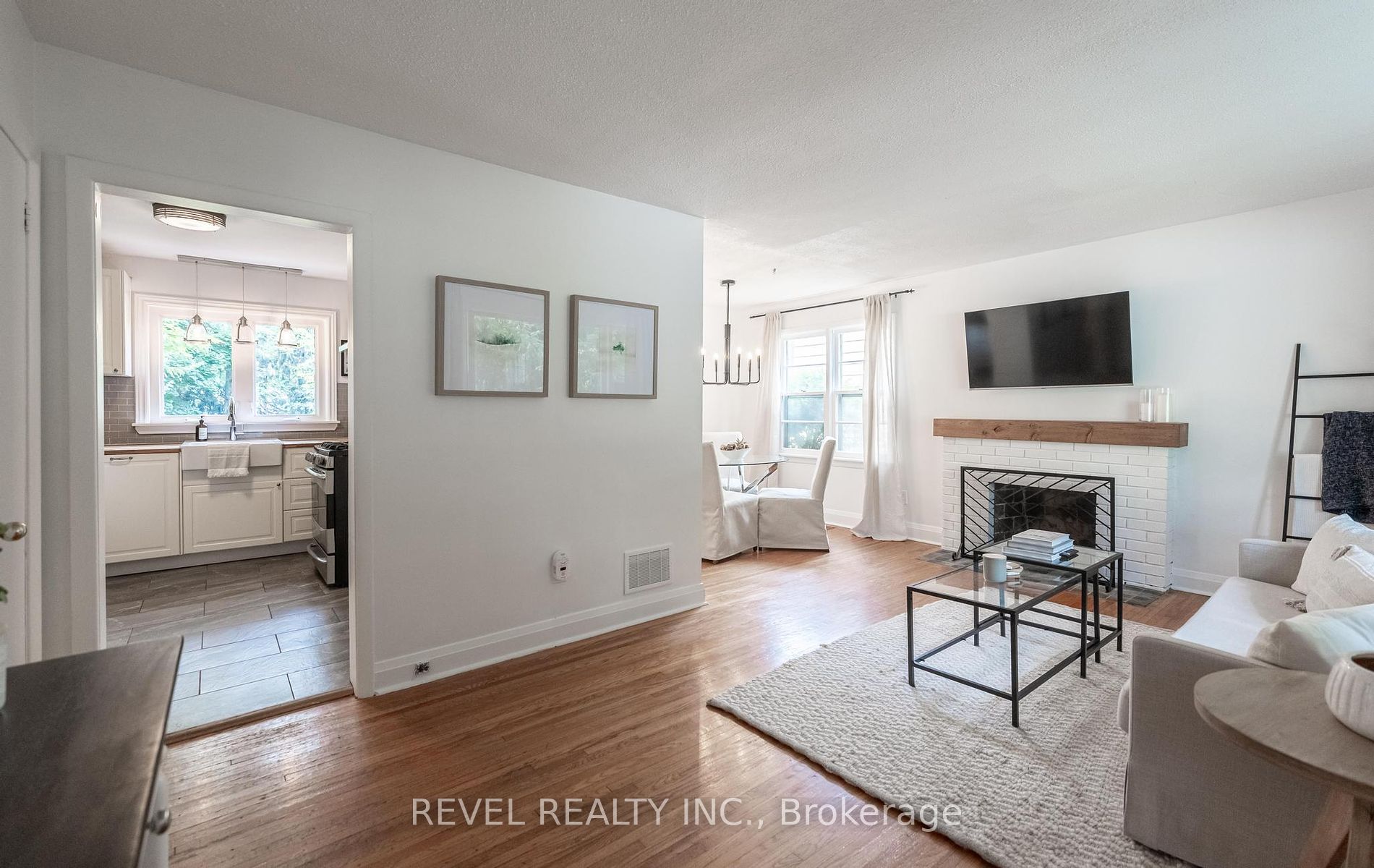 31 Academy St Property Photo 8