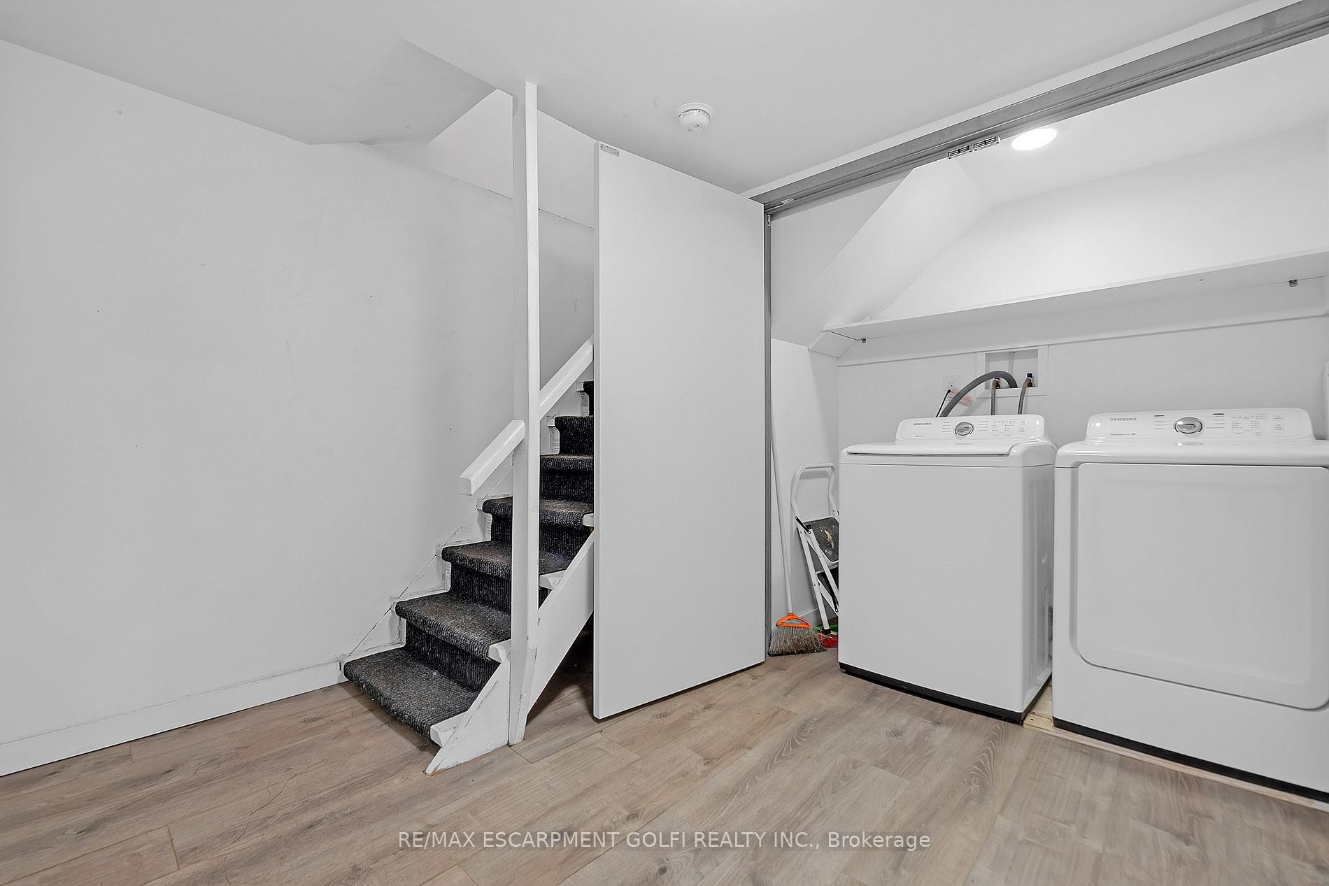 49 Cheryl Ave Property Photo 15