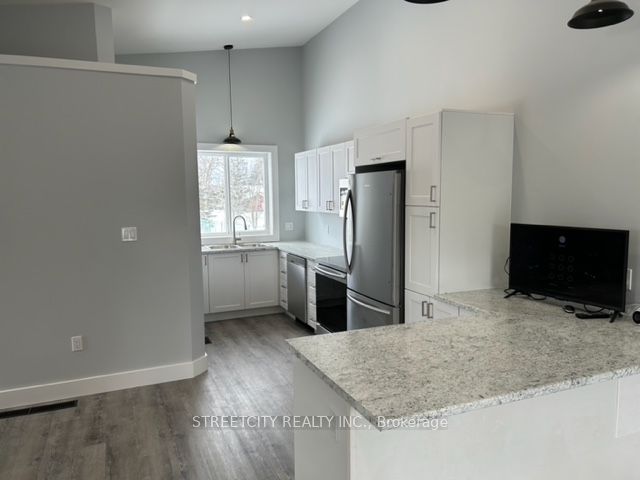 140 Elizabeth St Property Photo 2
