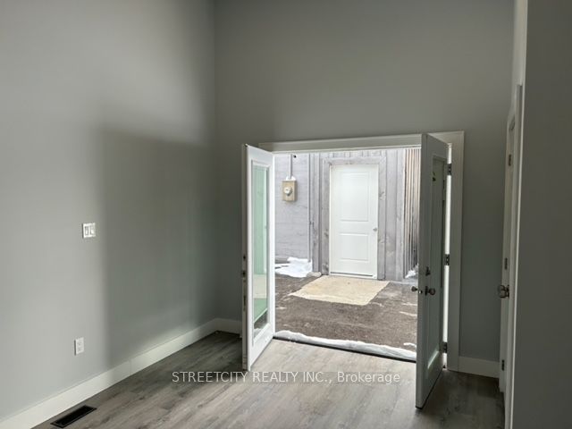 140 Elizabeth St Property Photo 6