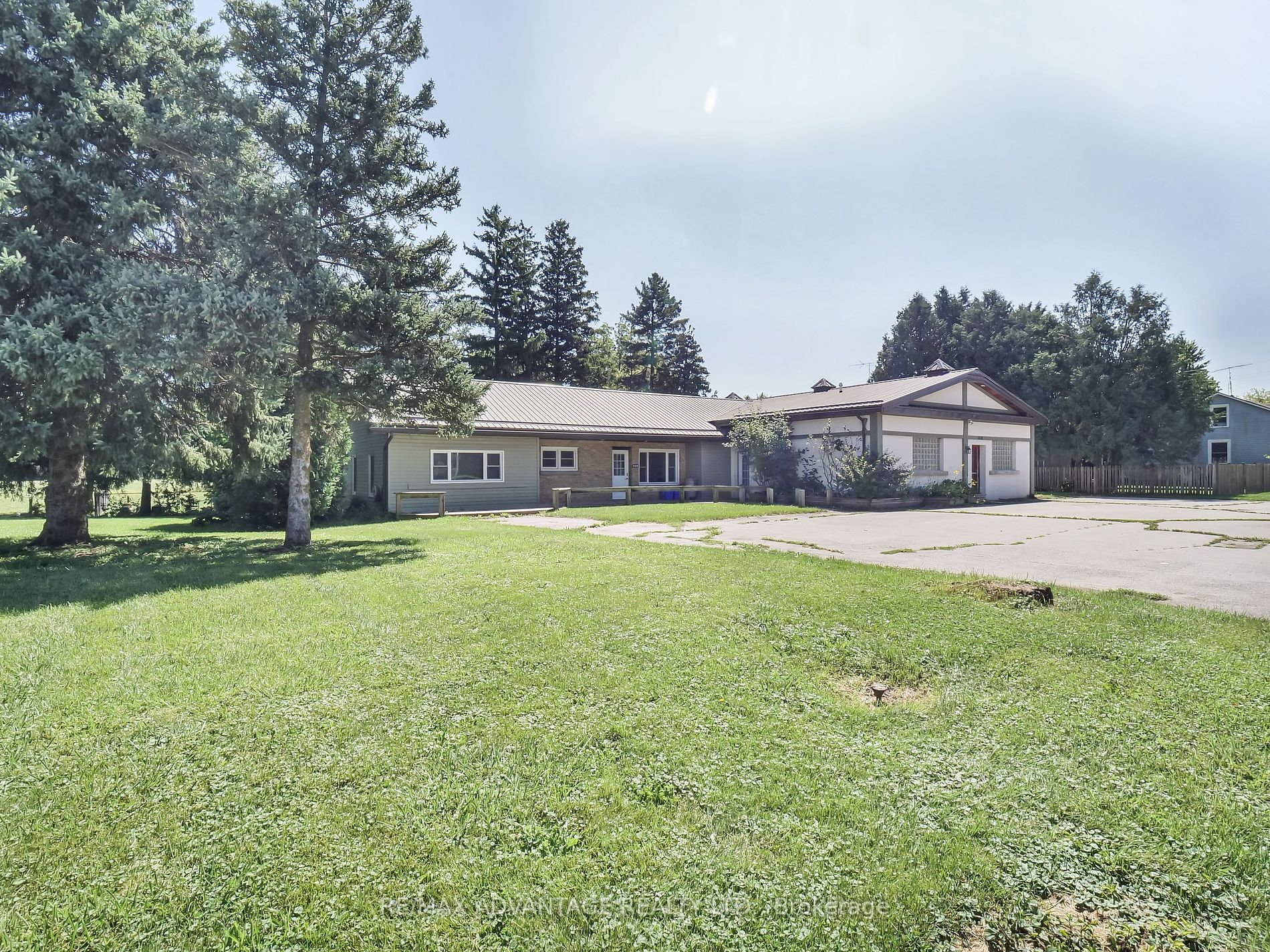 6410 & 6400 Bradish Rd Property Photo