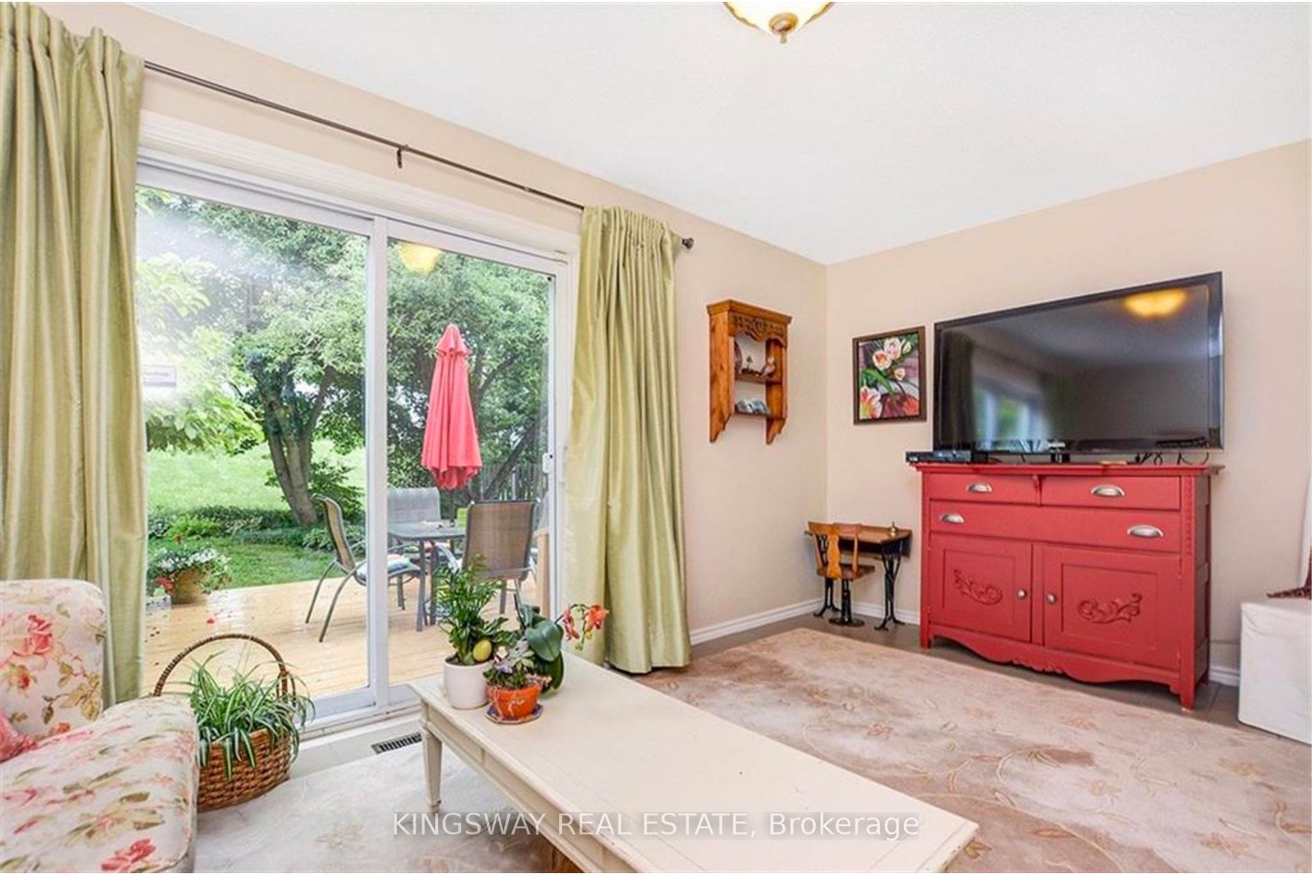 742 Mooney's Bay Pl Property Photo 2