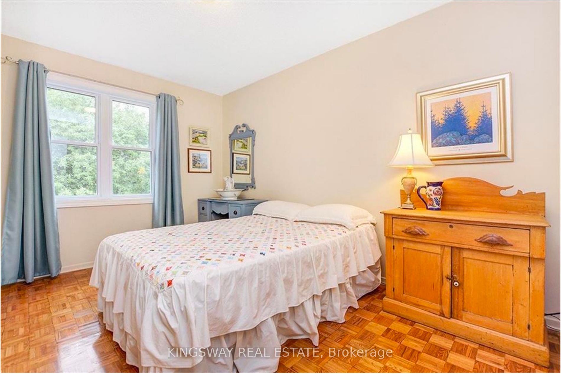 742 Mooney's Bay Pl Property Photo 4