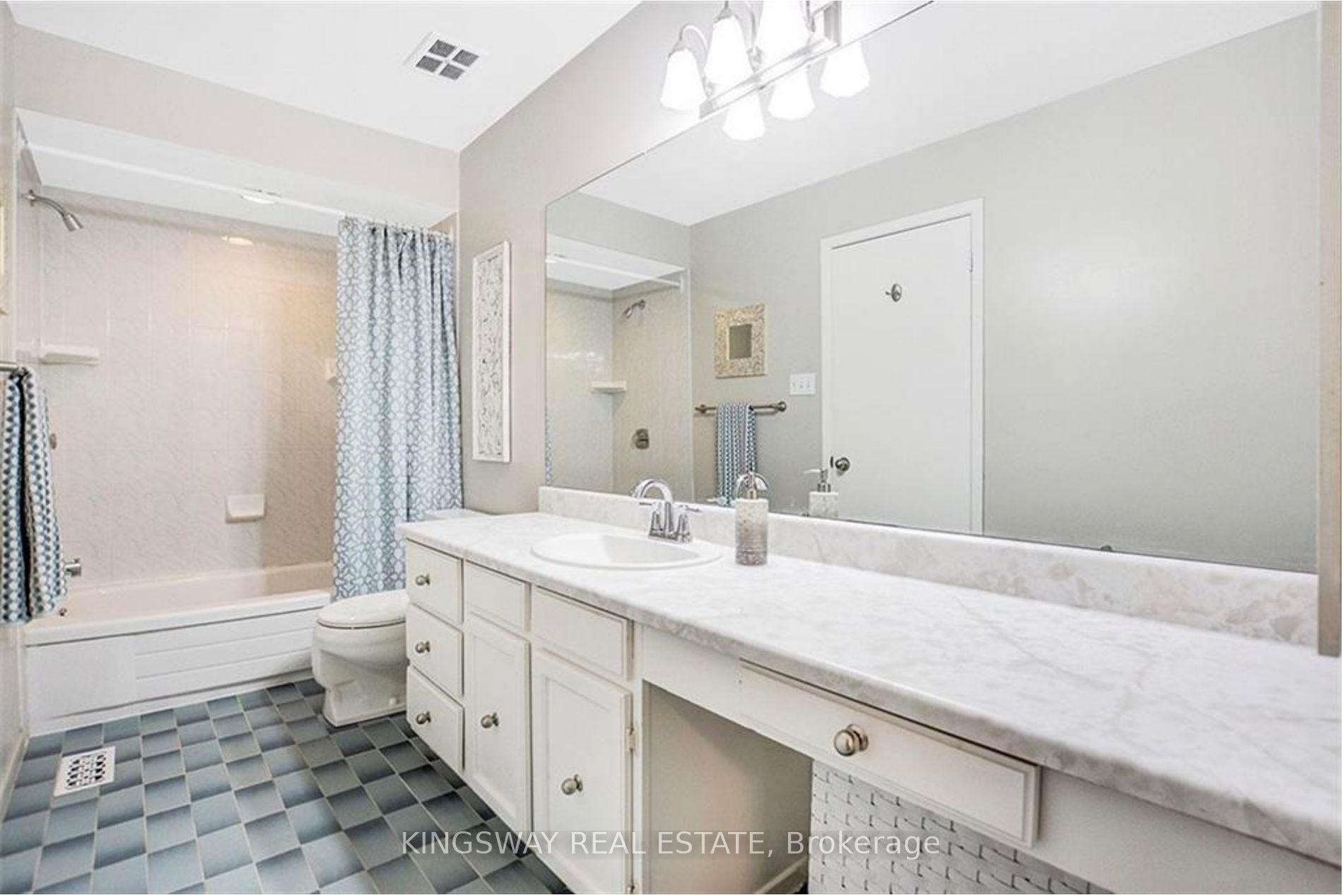 742 Mooney's Bay Pl Property Photo 15