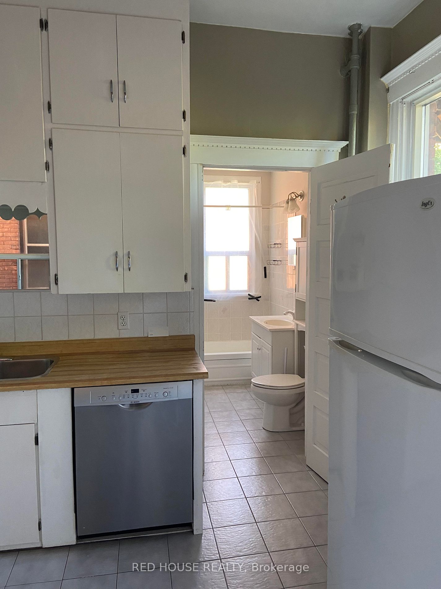 204 Herkimer St Property Photo 6