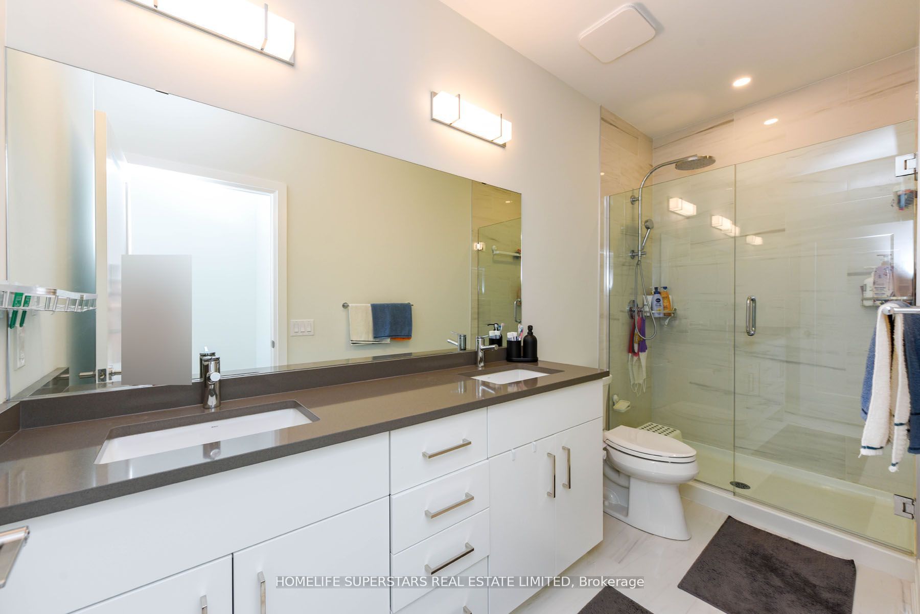 71 Wyndham St 403 Property Photo