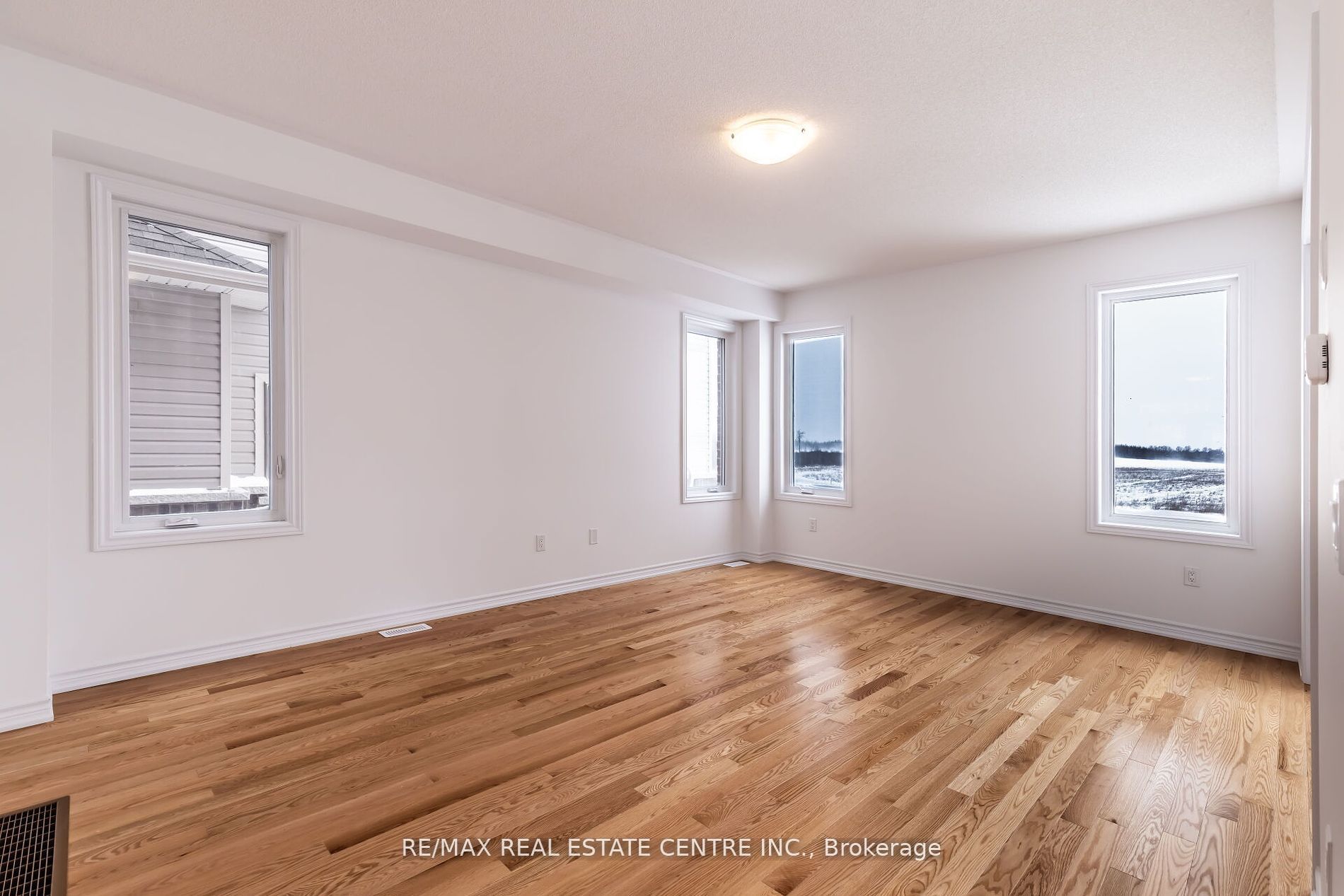 10 Mackenzie St Property Photo 2
