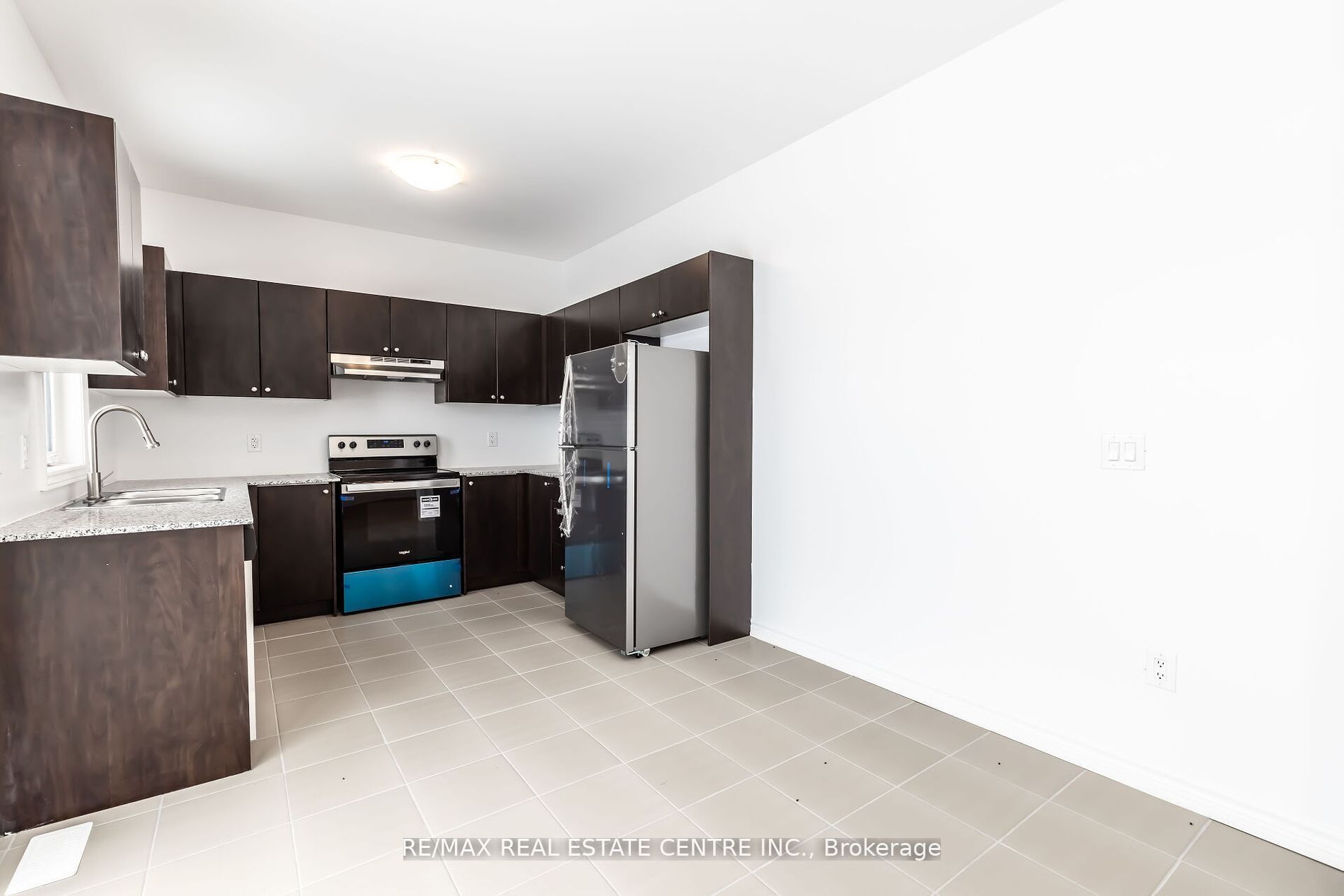 10 Mackenzie St Property Photo 6