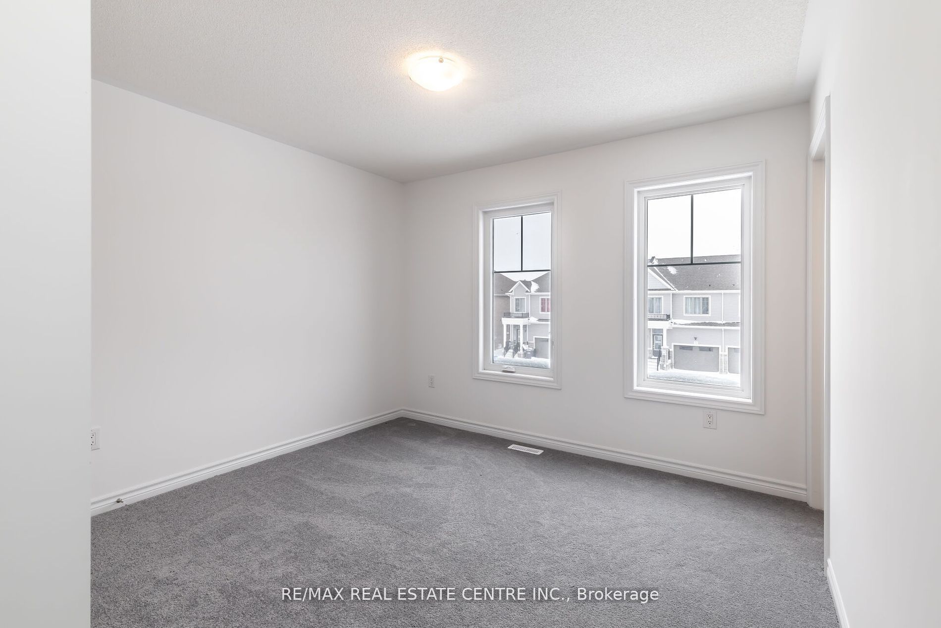 10 Mackenzie St Property Photo 17