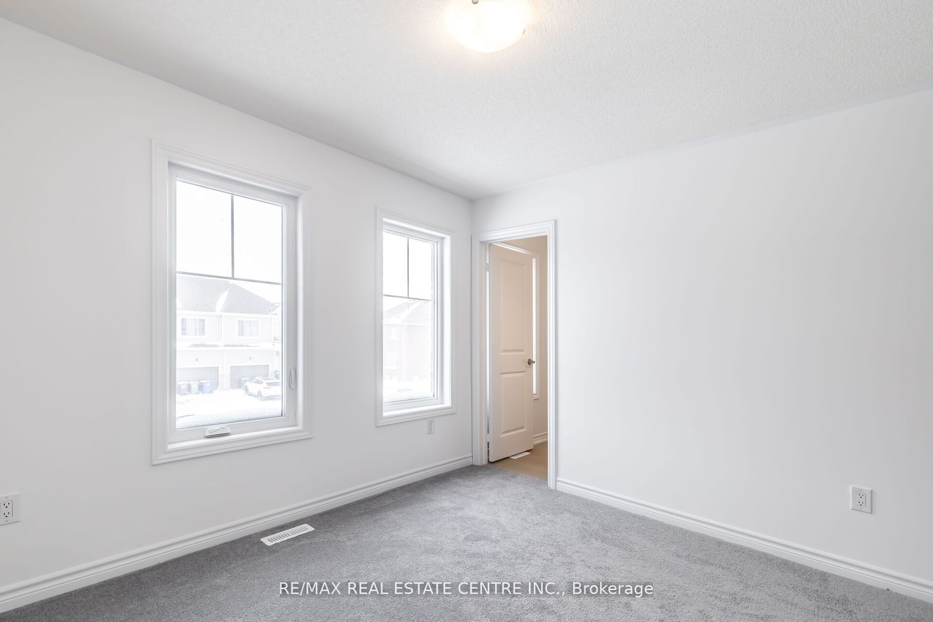 10 Mackenzie St Property Photo 18