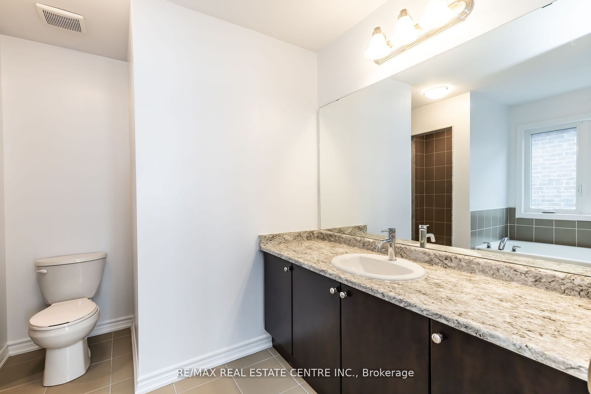 10 Mackenzie St Property Photo 22