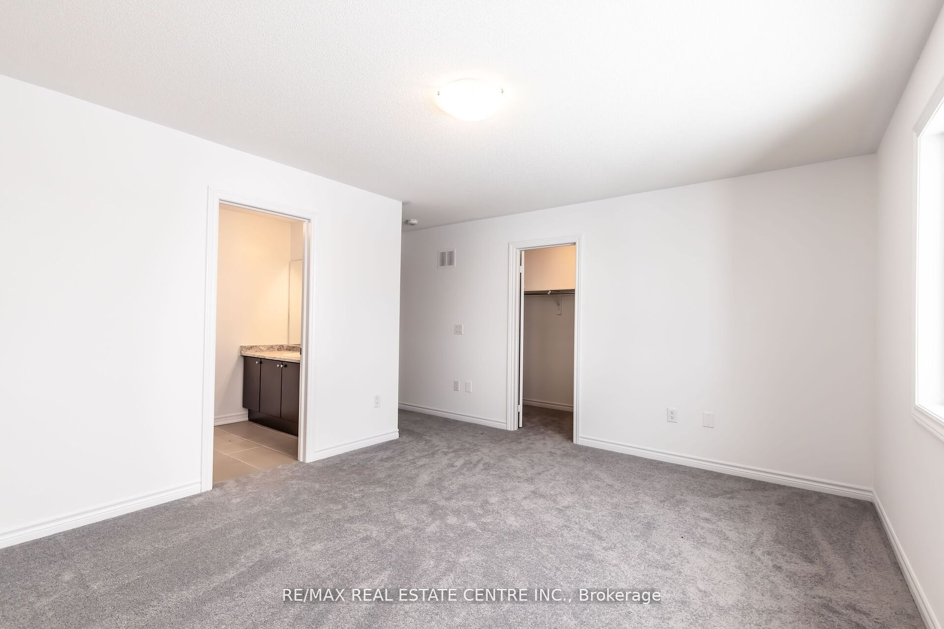 10 Mackenzie St Property Photo 24