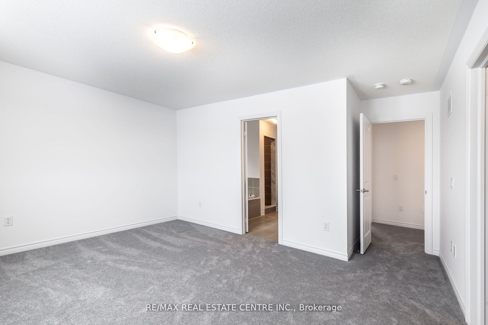 10 Mackenzie St Property Photo 25